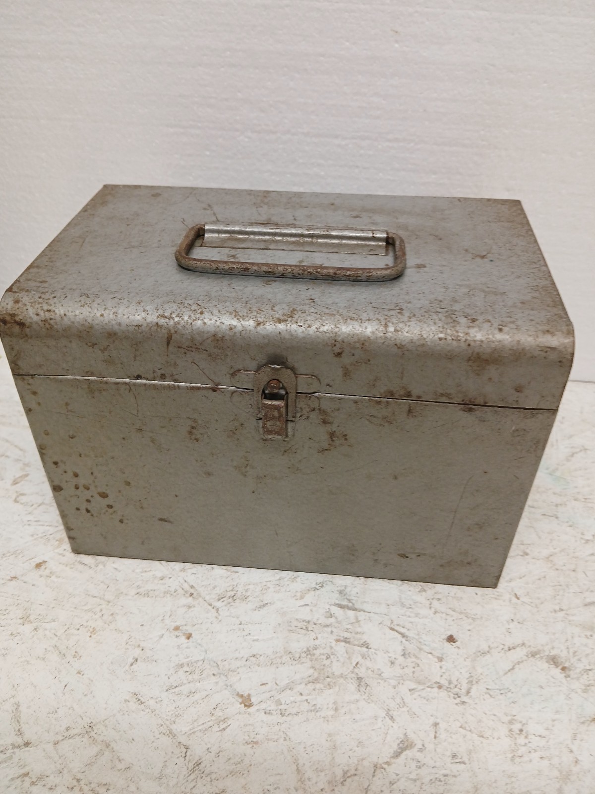 Vintage Metal 8mm Film Chest 12 Slot Storage Box w/ 8 Reels & 1 Home Movie