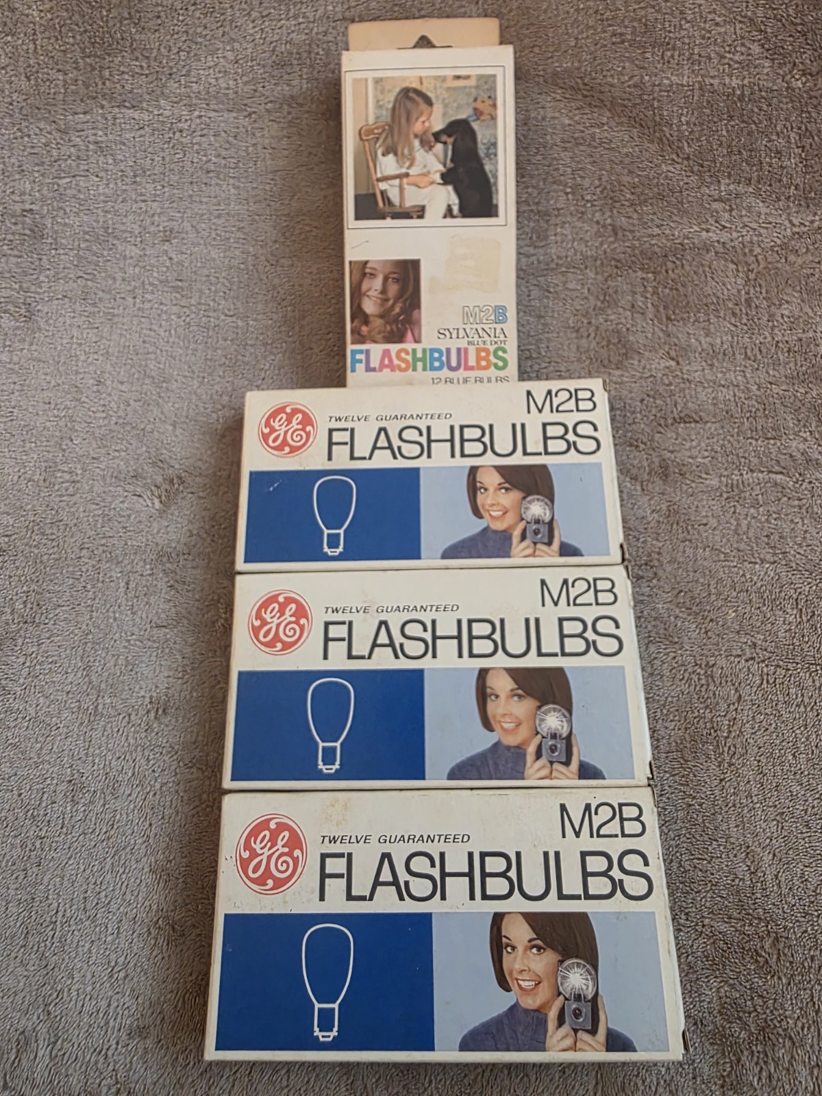 Vintage GE M2B Flashbulbs – 46 Blue Bulbs – General Electric New Old Stock