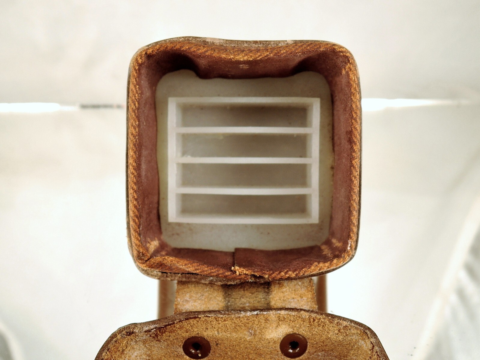 FLEXARET MEOPTA Leather box for a square lens hood B40 and four filters B36
