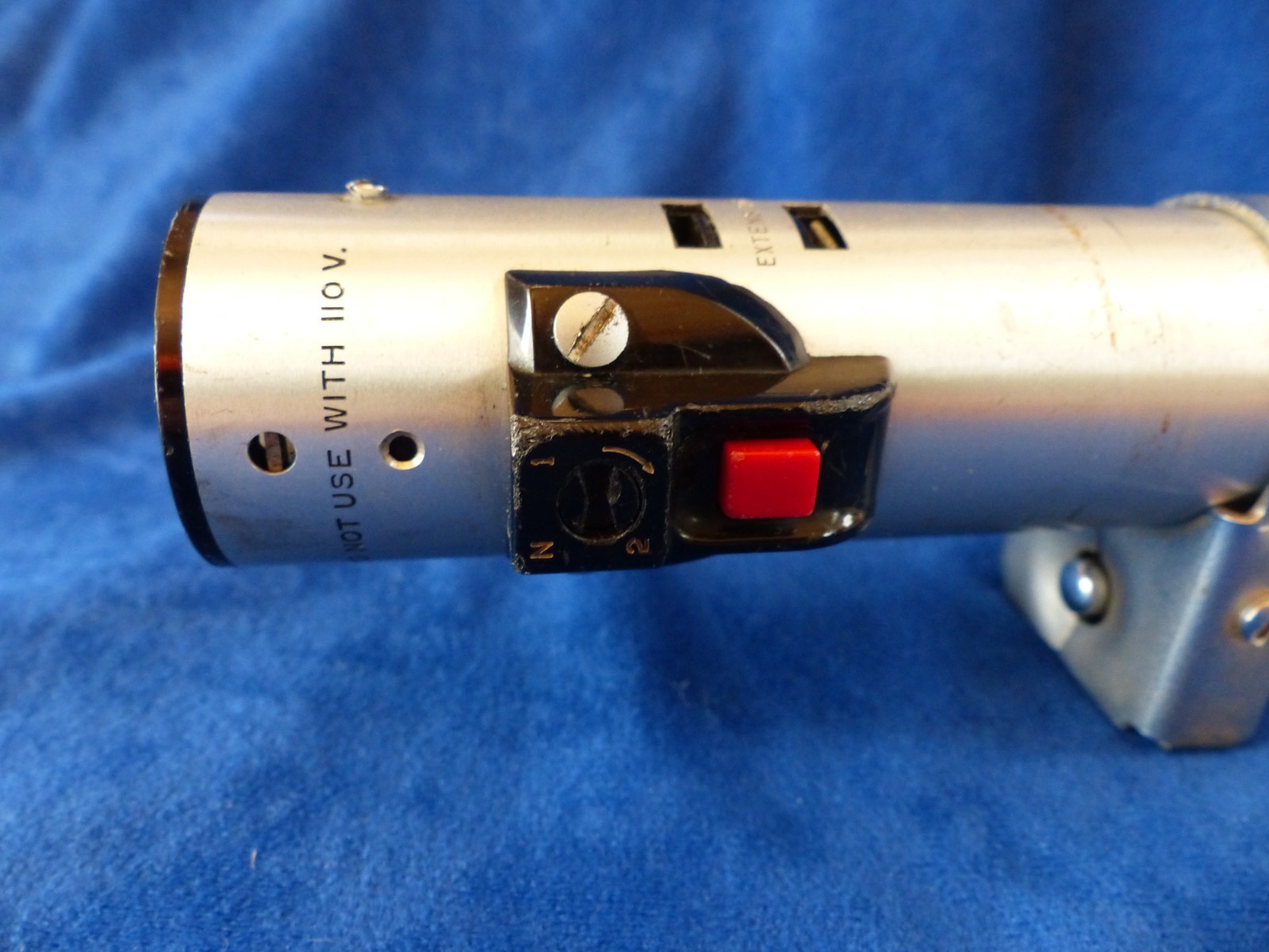 Graflex No. 2773, 3-cell flash, reflector, clamps, bulb, Star Wars, working