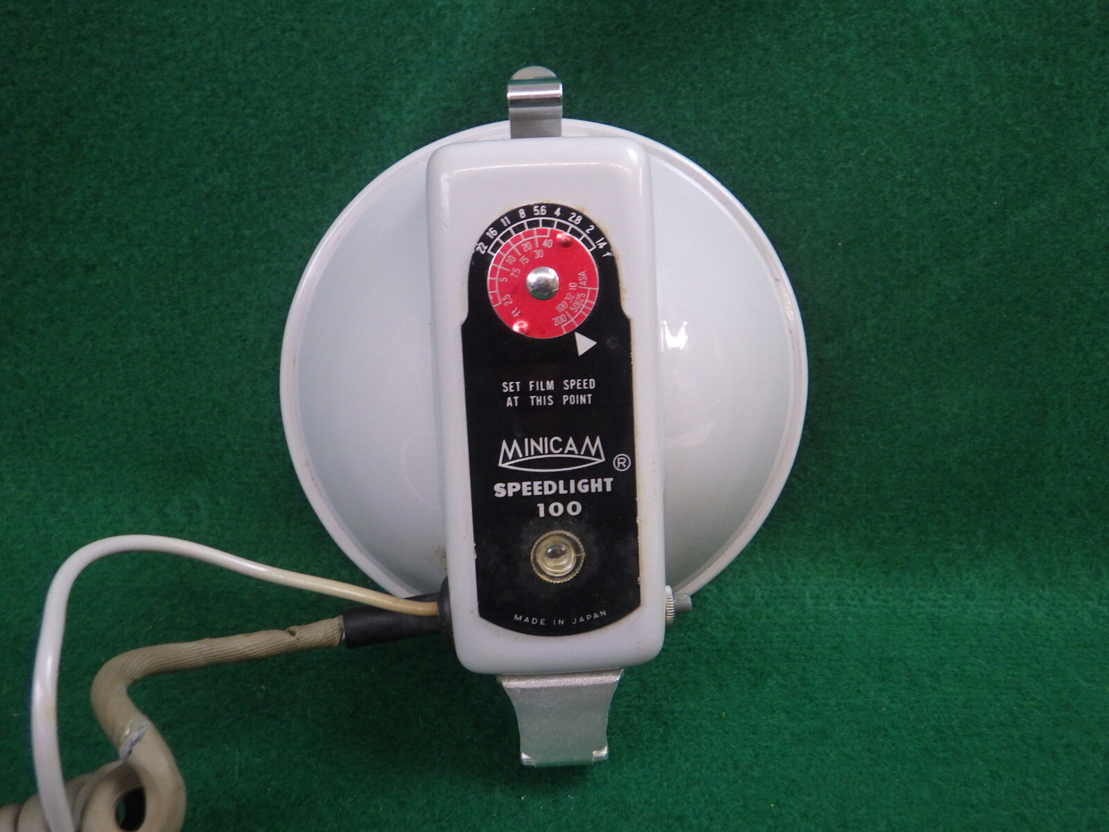 Vintage Minicam Speedlight 100 camera strobe/flash PARTS 5″ dia 1970s