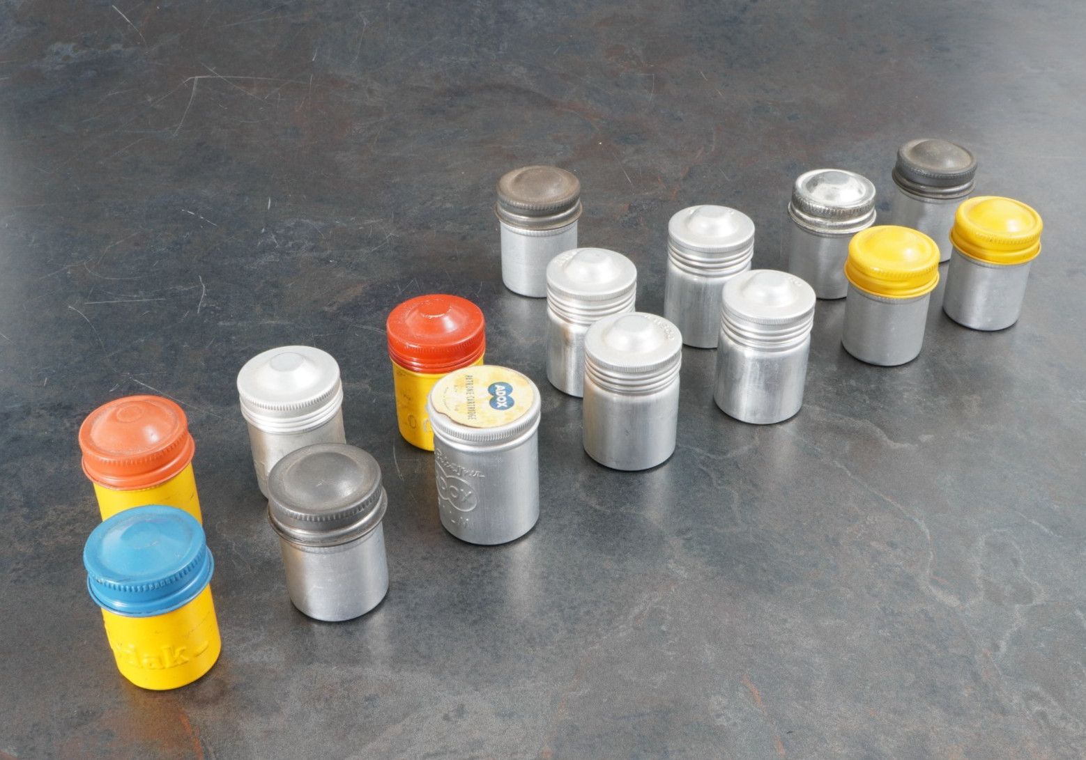 -LOT OF 15 VINTAGE 35MM METAL FILM CANISTERS, KODAK, ANSCO, ADOX, UNBRANDED