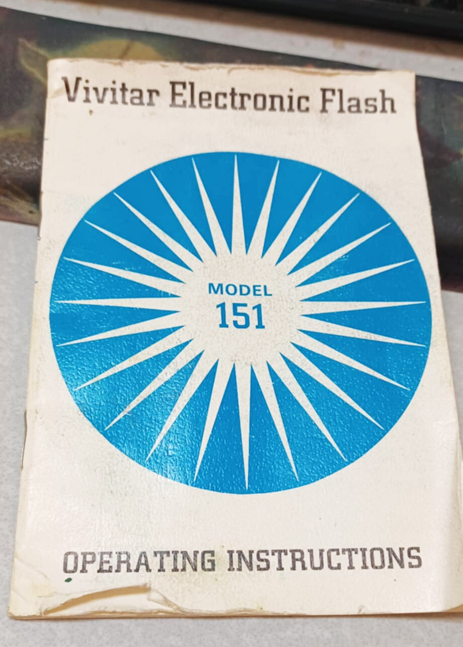 Vintage Vivitar 151 camera flash, cord, original box & instructions, untested