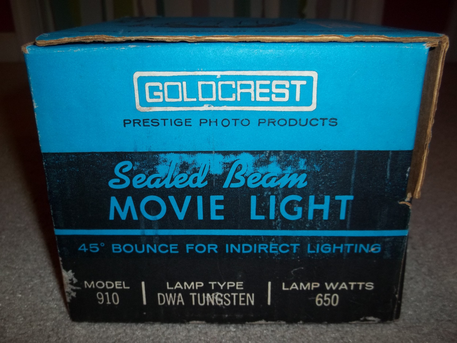 Goldcrest Super 8 Sealed Beam Movie Light 650 Watts model 910 W/ Box