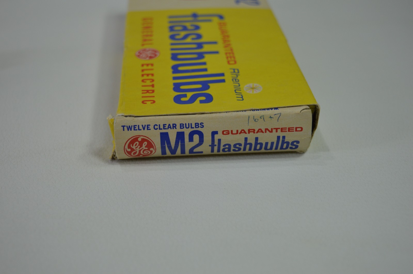 M2 and M2B Flash Bulbs Lot of 14 GE General Electric Power Mite Vintage