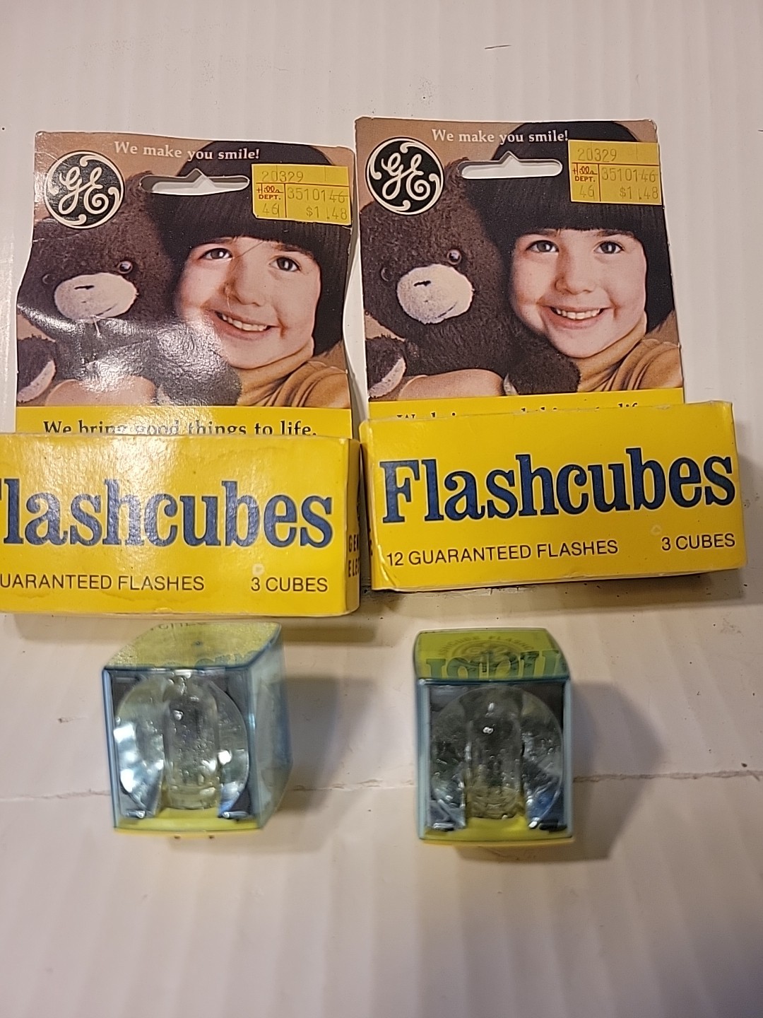 flash cubes 8 cubes vintage Ge fits many Cameras