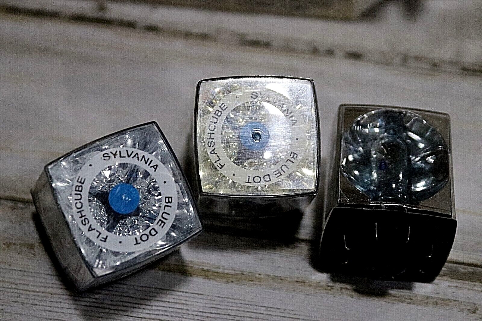 6 Sylvania blue dot flash cubes (24 Flashes)