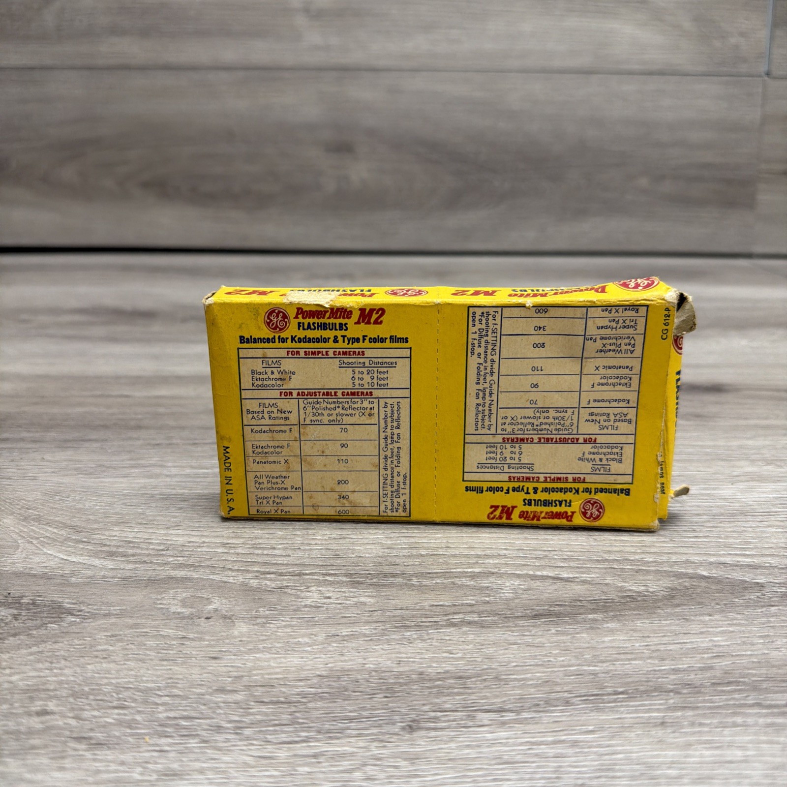 Vintage GE General Electric M3B PowerMite Flashbulbs Box of 12 NEW