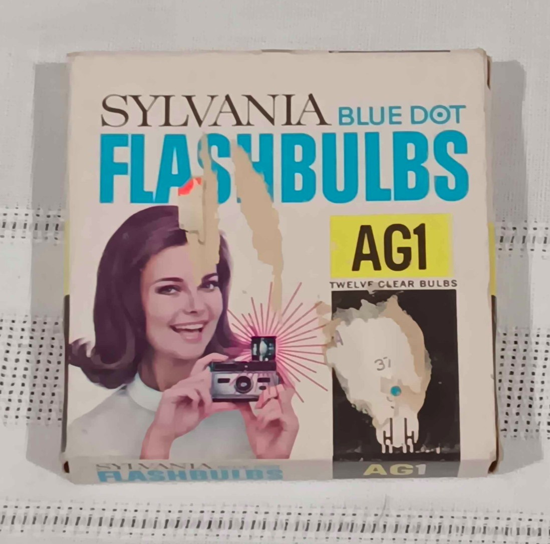Vintage Sylvania AG1B Blue Dot Flashbulbs Lot of 12 Clear Bulbs