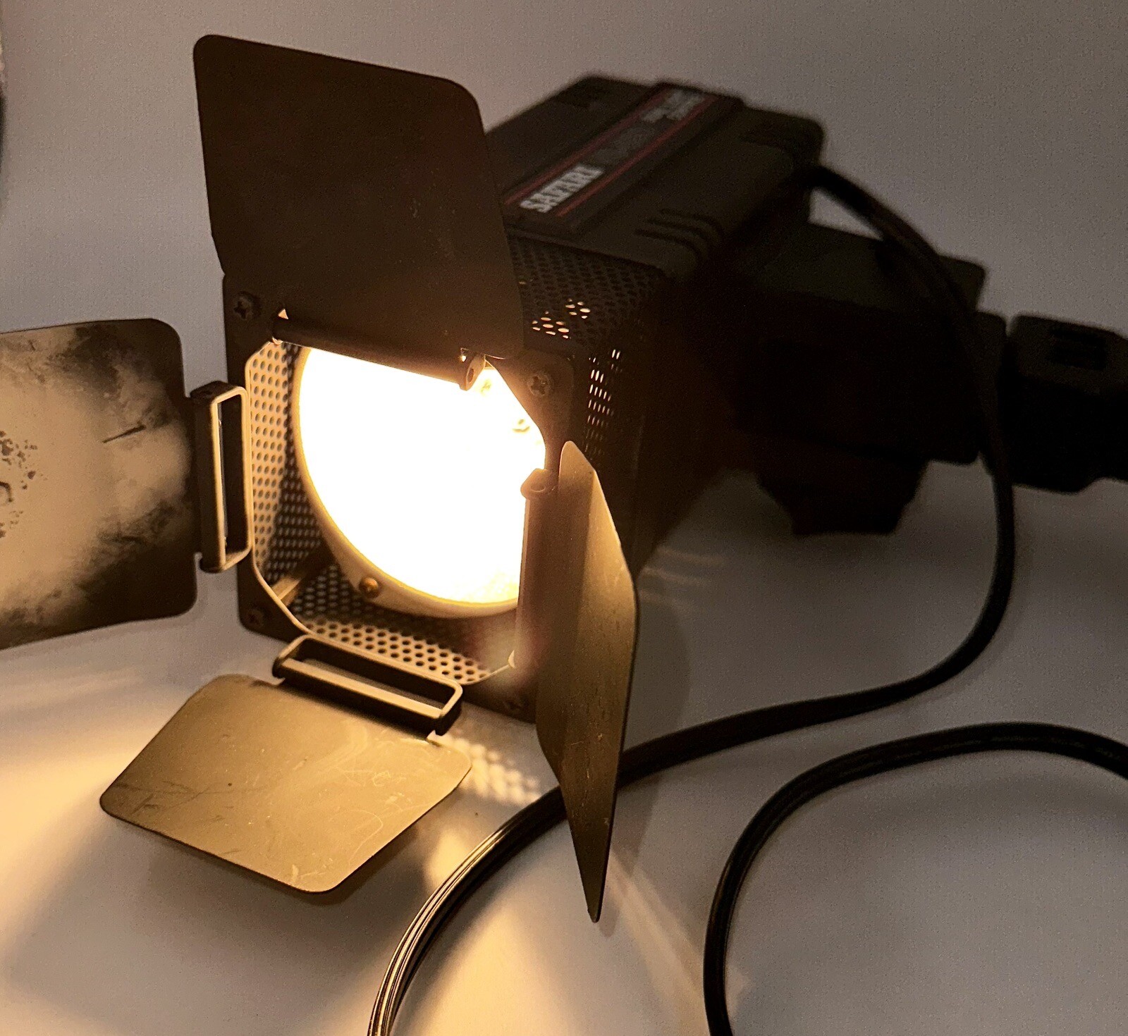 Vintage SAFARI VS-650 Focusing Video Light Dual Control with Fan