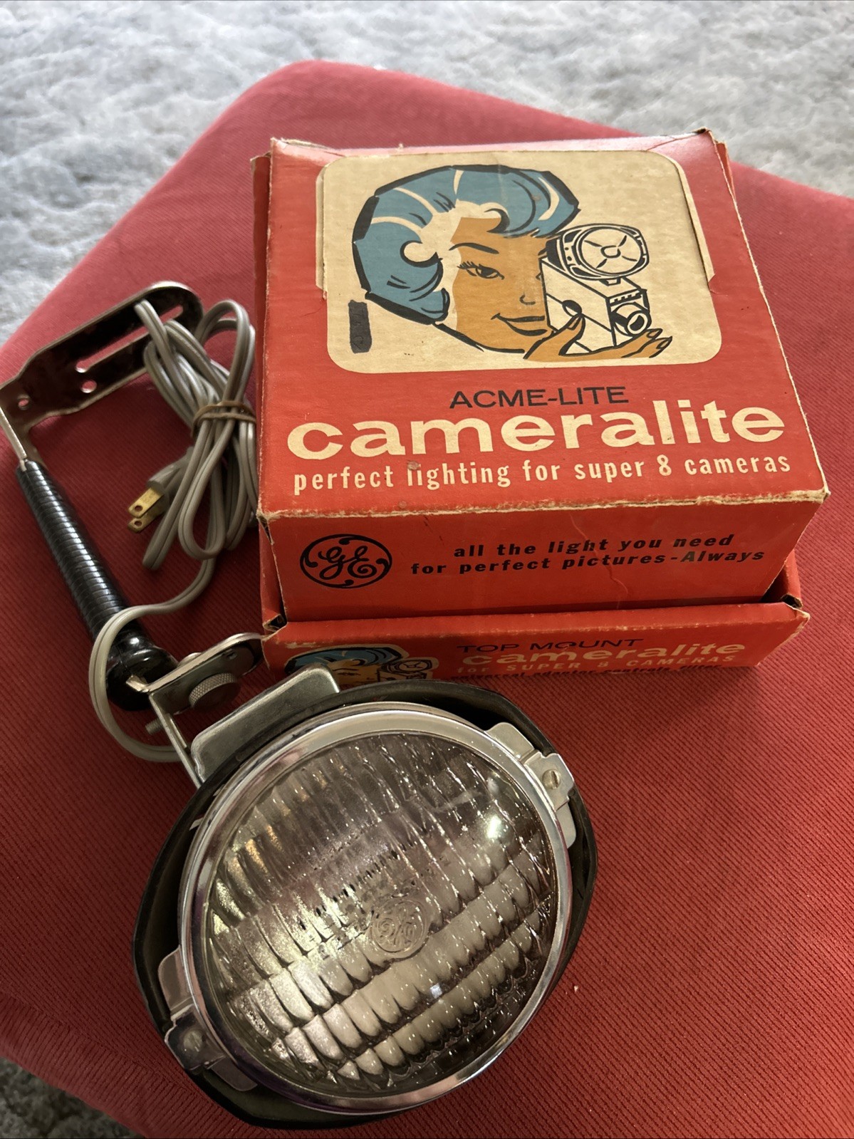 Acme-Lite Cameralite by GE Top Mount light for Super 8 Cameras