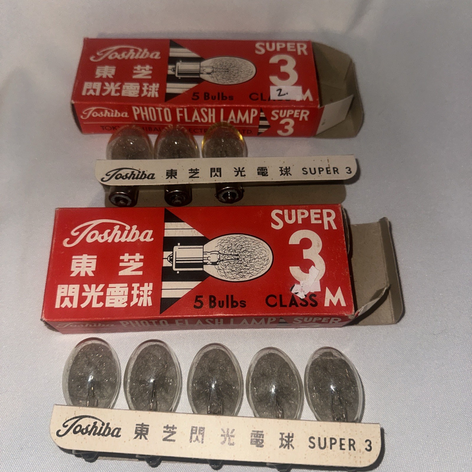 Vintage Toshiba Super Three Class M Flash Bulbs 8 Total