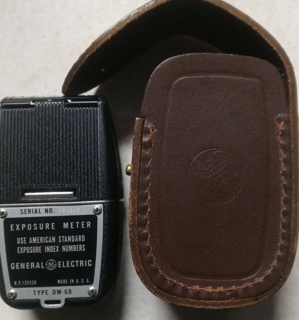 VINTAGE GENERAL ELECTRIC DW-68 PHOTOGRAPHERS CAMERA LIGHT METER W/Leather Case