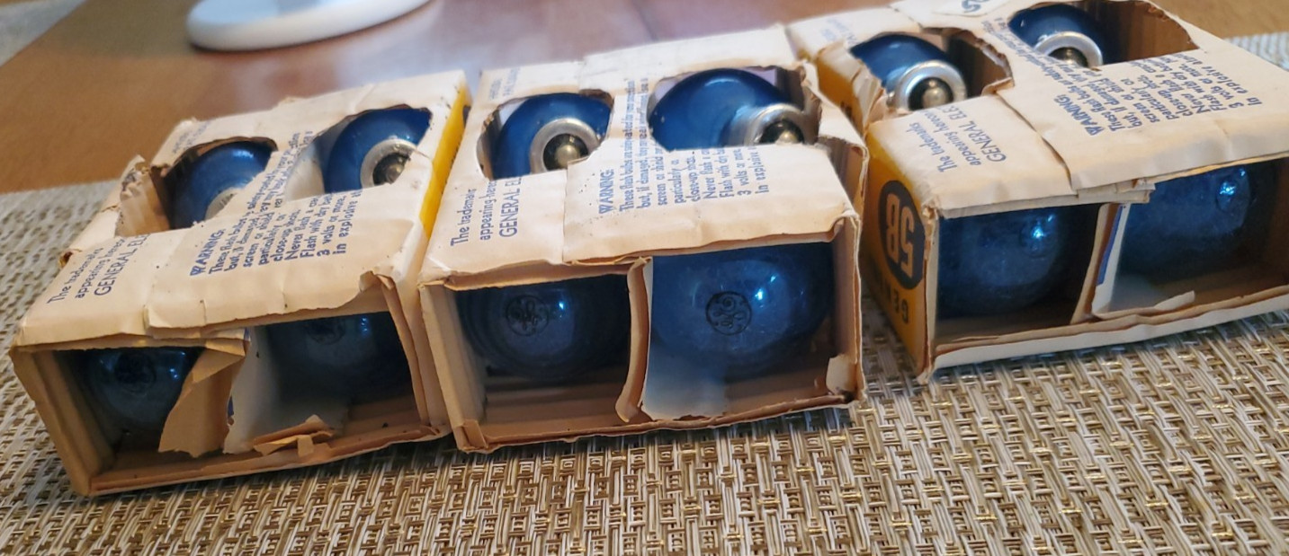 Vintage GE General Electric Flashbulbs 5B ~ Lot of 2 (22 Bulbs)