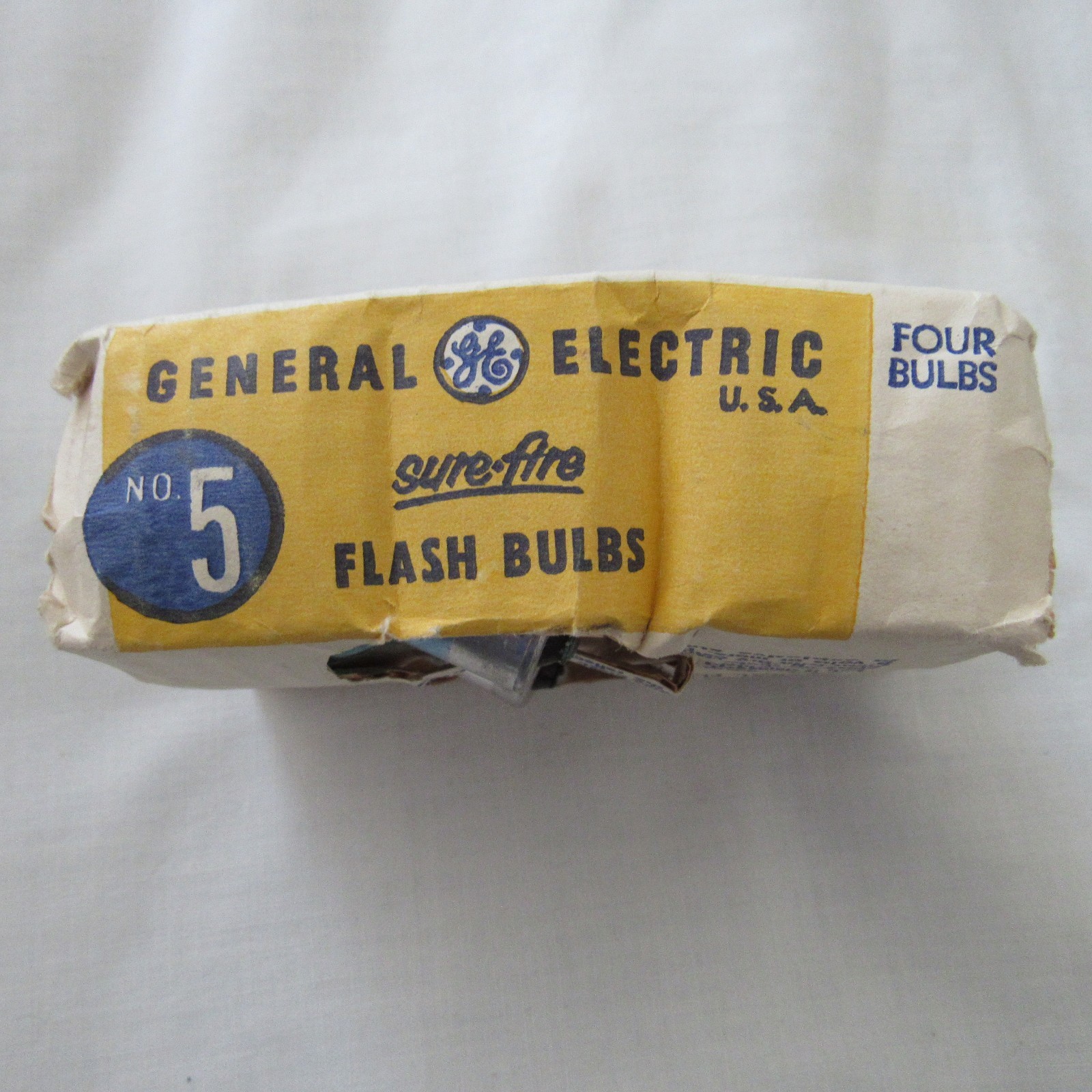 Vintage Lot of 12 Westinghouse Flash Bulbs M2B, 4 GE No 5 Flash Bulbs 6 GE Cubes
