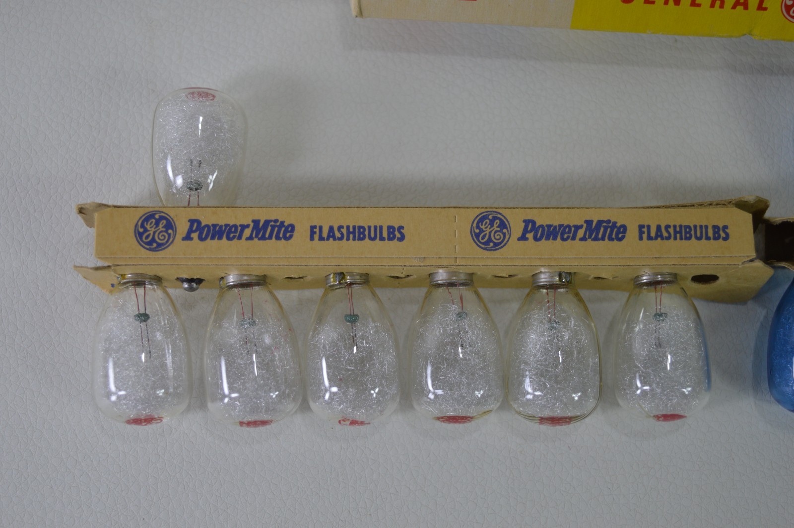 M2 and M2B Flash Bulbs Lot of 14 GE General Electric Power Mite Vintage