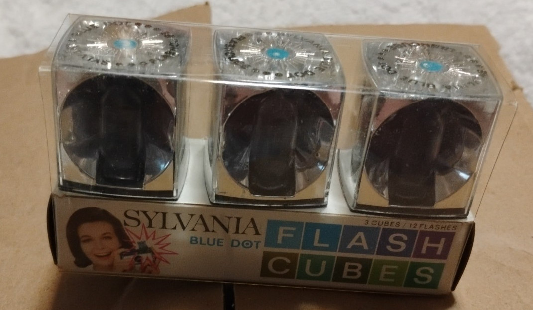 Sylvania Vtg Blue Dot Flashcubes Lot of Twenty 3 Packs Made In USA 240 Flashes