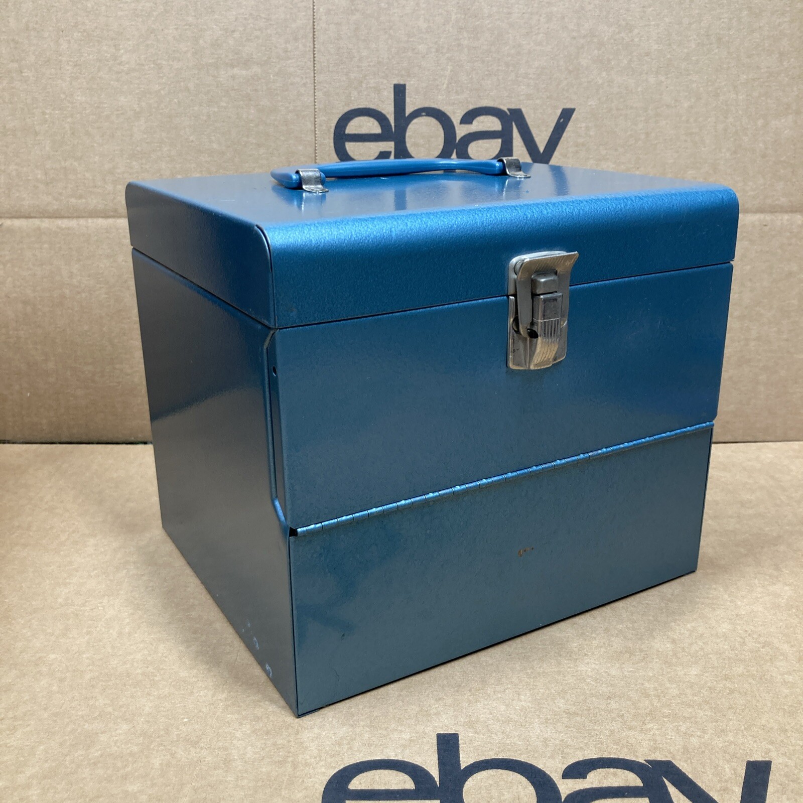 VINTAGE LOGAN METAL 8MM REEL-TO-REEL FILM CABINET CASE 12-REEL – BLUE