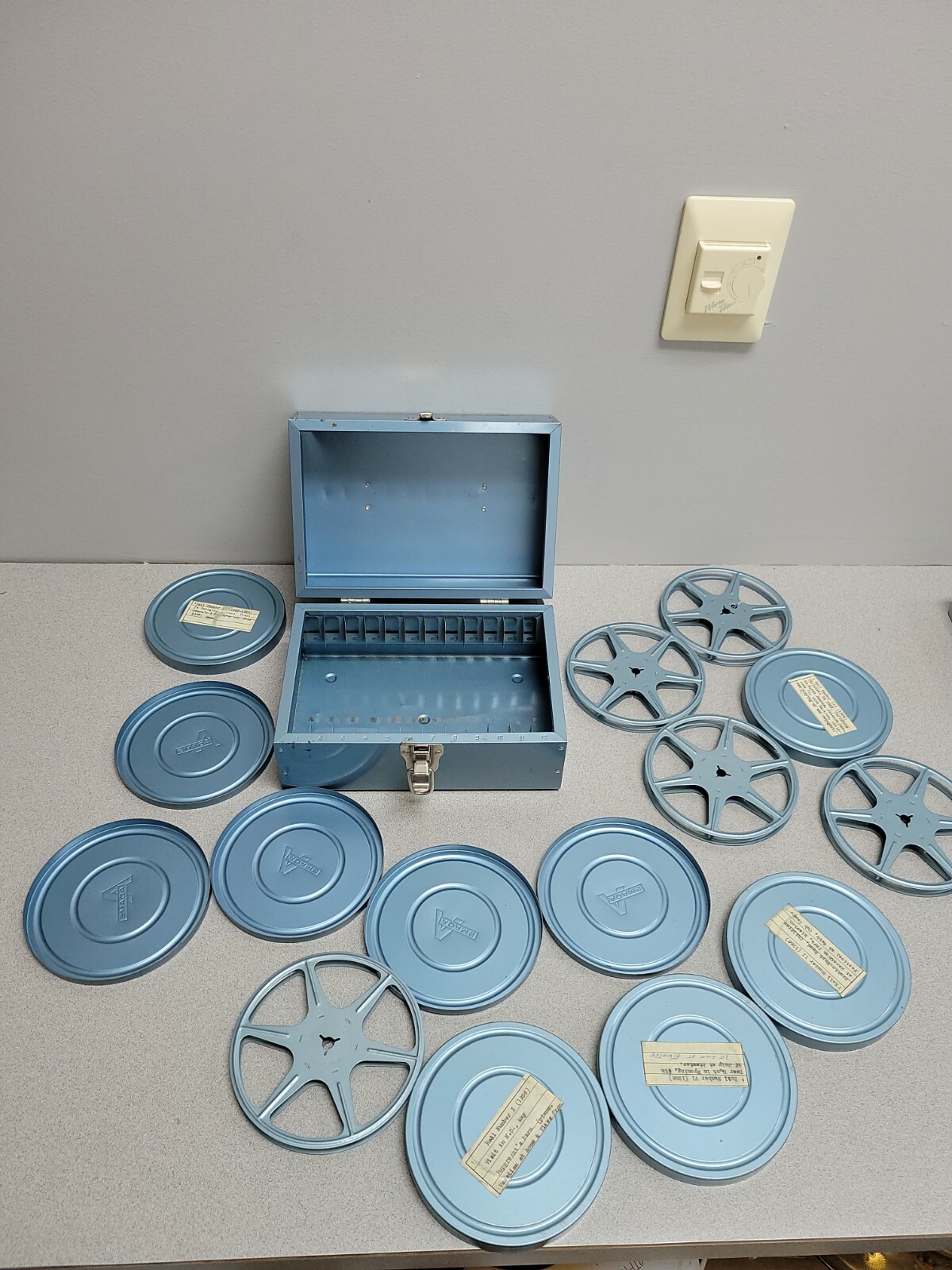 5 Film Metal Cases & Reels in Portable Holder Box Blue