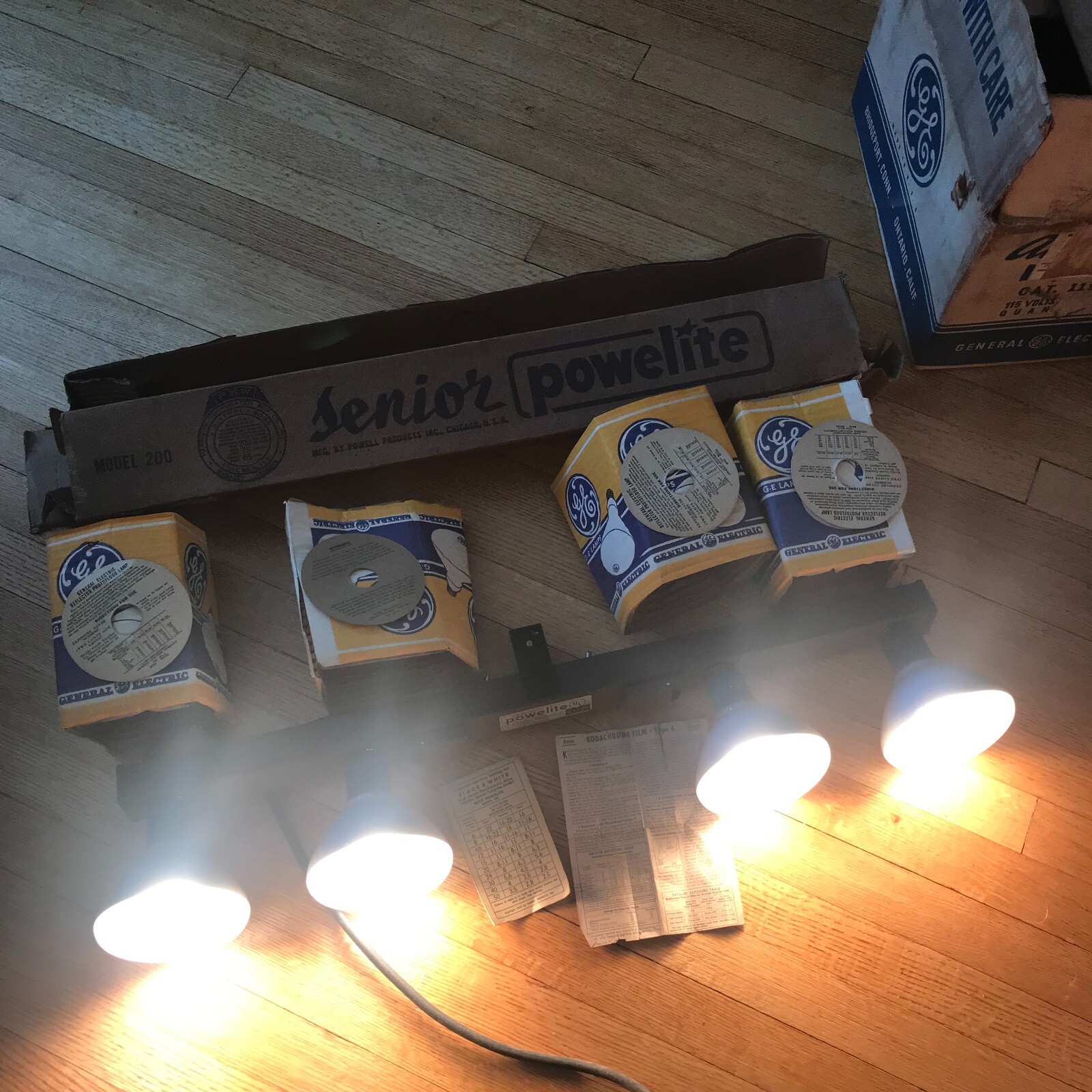 Senior Powelite vintage strip light Photo studio light working w/bulbs model 200