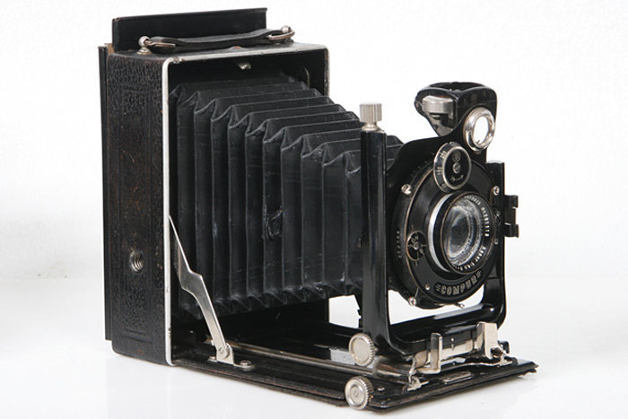 Welta Watson 9×12 Folding Plate Camera w/ Schneider Xenar 135mm Lens circa 1927