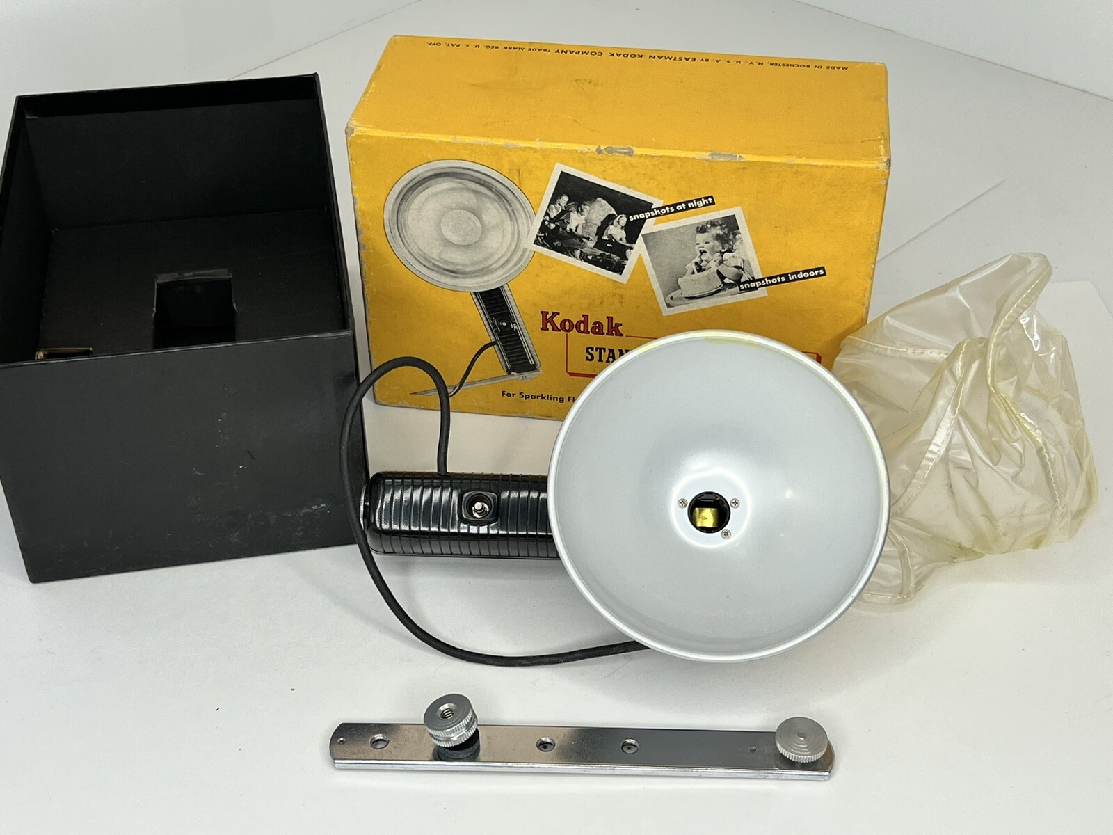 VINTAGE Kodak Standard Flasholder Flash w/Original Box