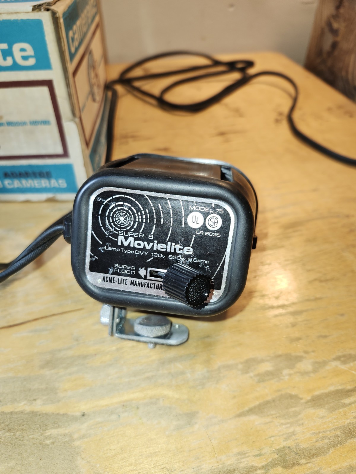 Acme-Lite Movielite Model 75 DVY Light + Cameralite 750 Box (Not Original Box)
