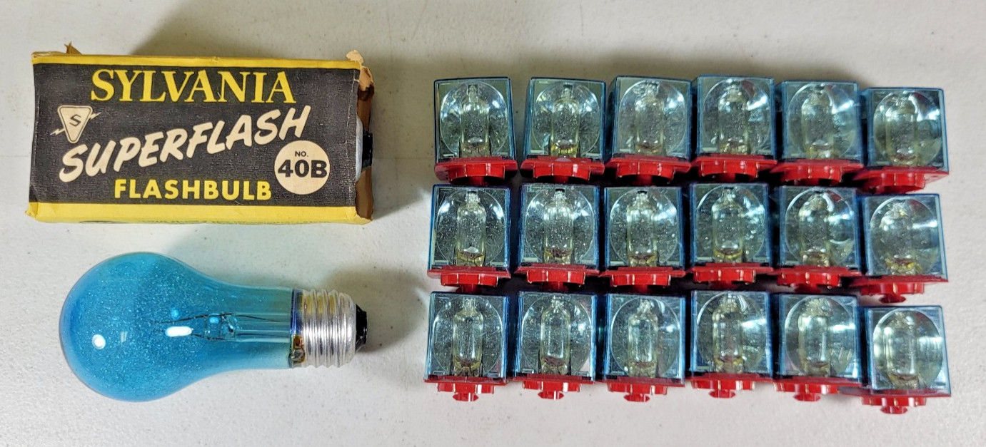 18 GE Flashcubes and 2 Blue Sylvania Superflash Flashbulbs No 40B
