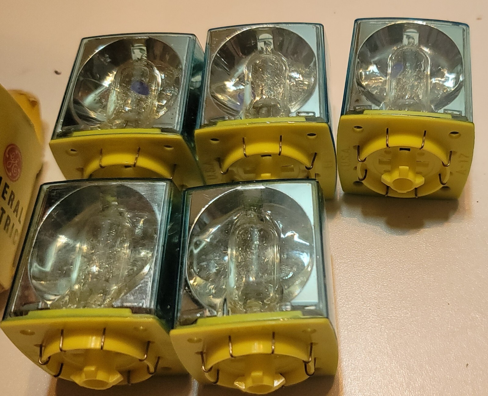 5 GE Flash Cubes & One Original Cardboard Packaging Altered – Untested