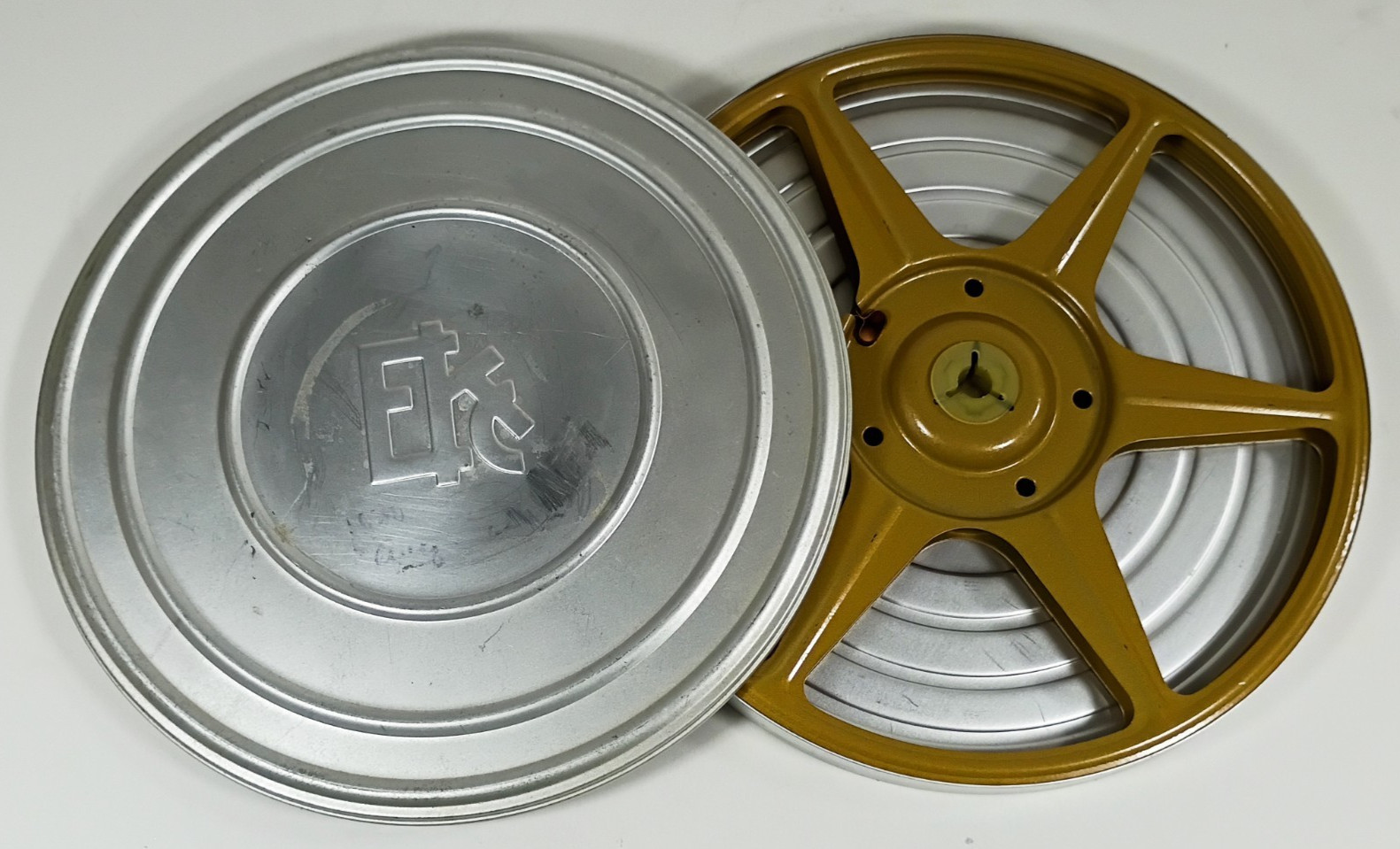 Vintage Eastman Kodak EKC 8mm Metal Film Tin with 7″ Reel.