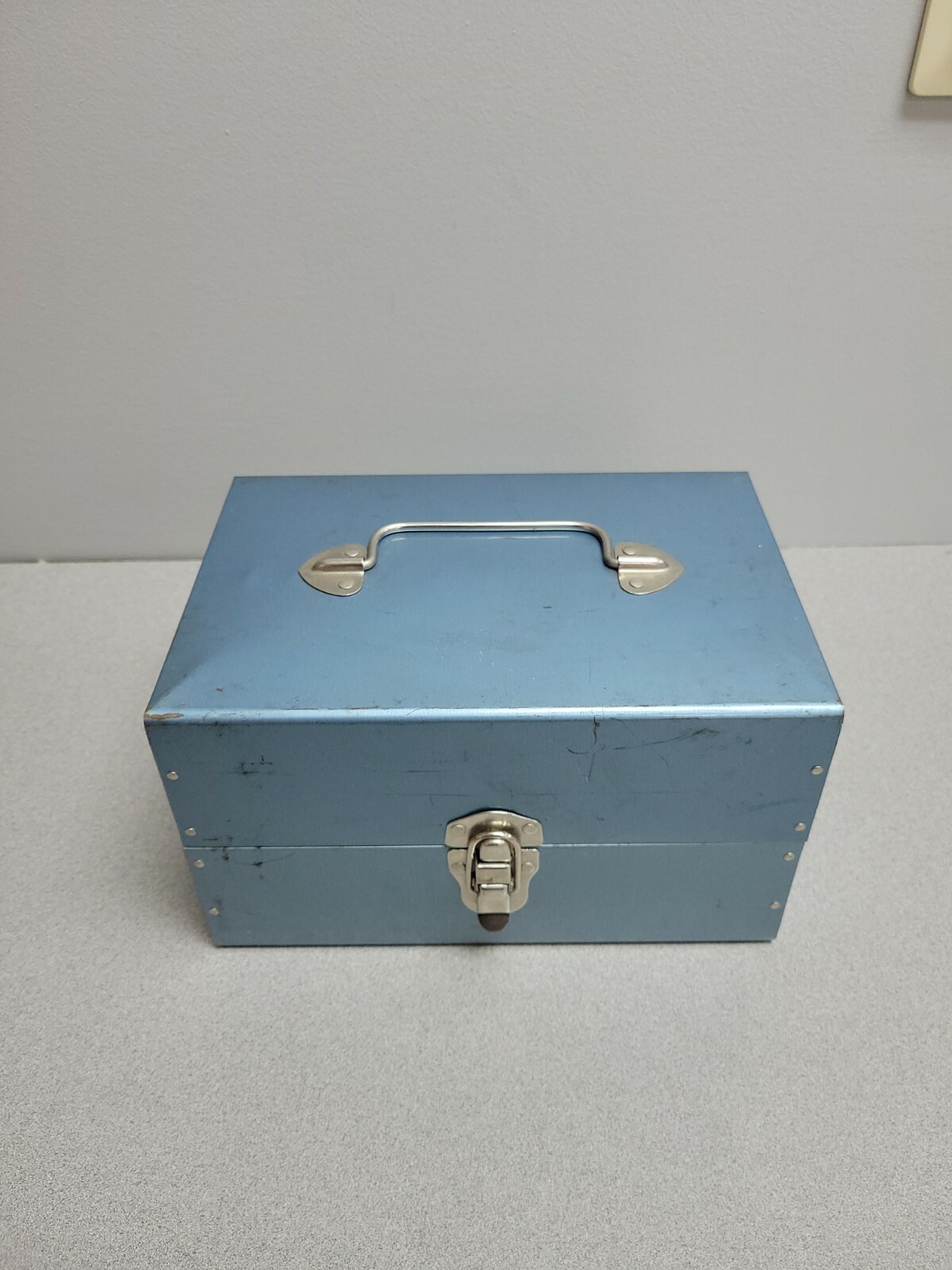 5 Film Metal Cases & Reels in Portable Holder Box Blue