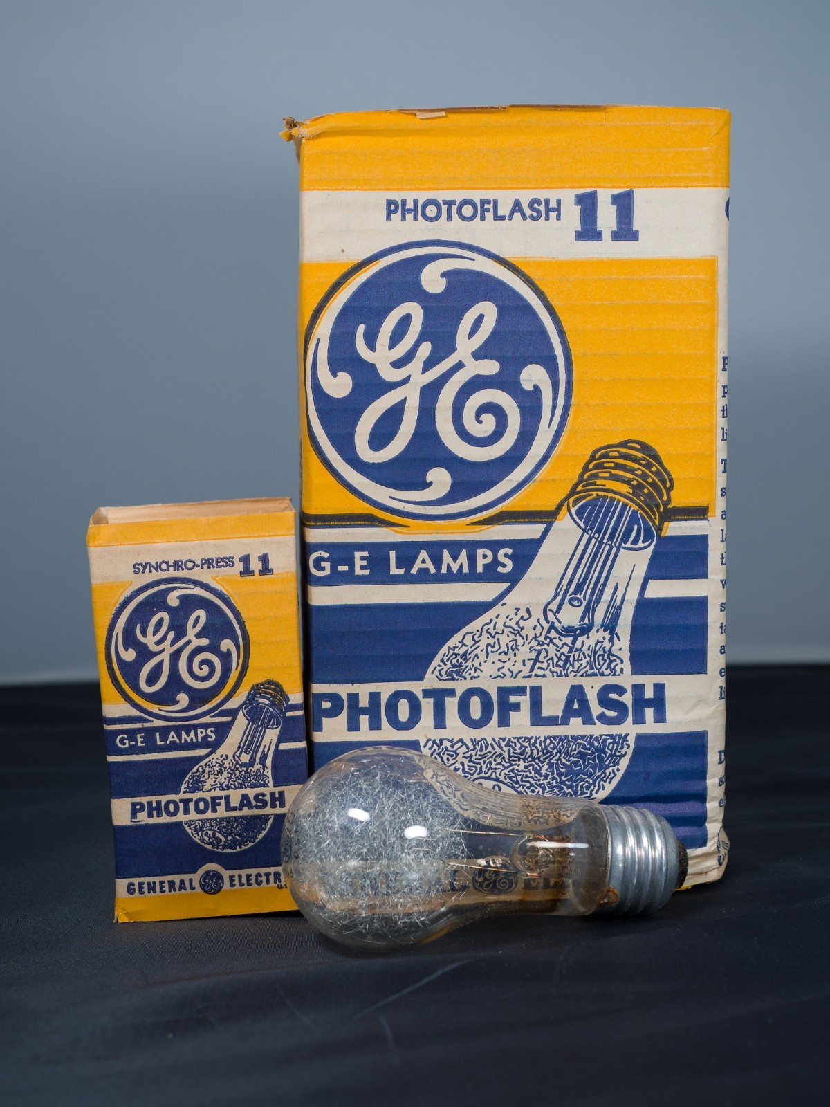 GE Photoflash 11 Flashbulbs #11 – New Old Stock – (pack of 8)