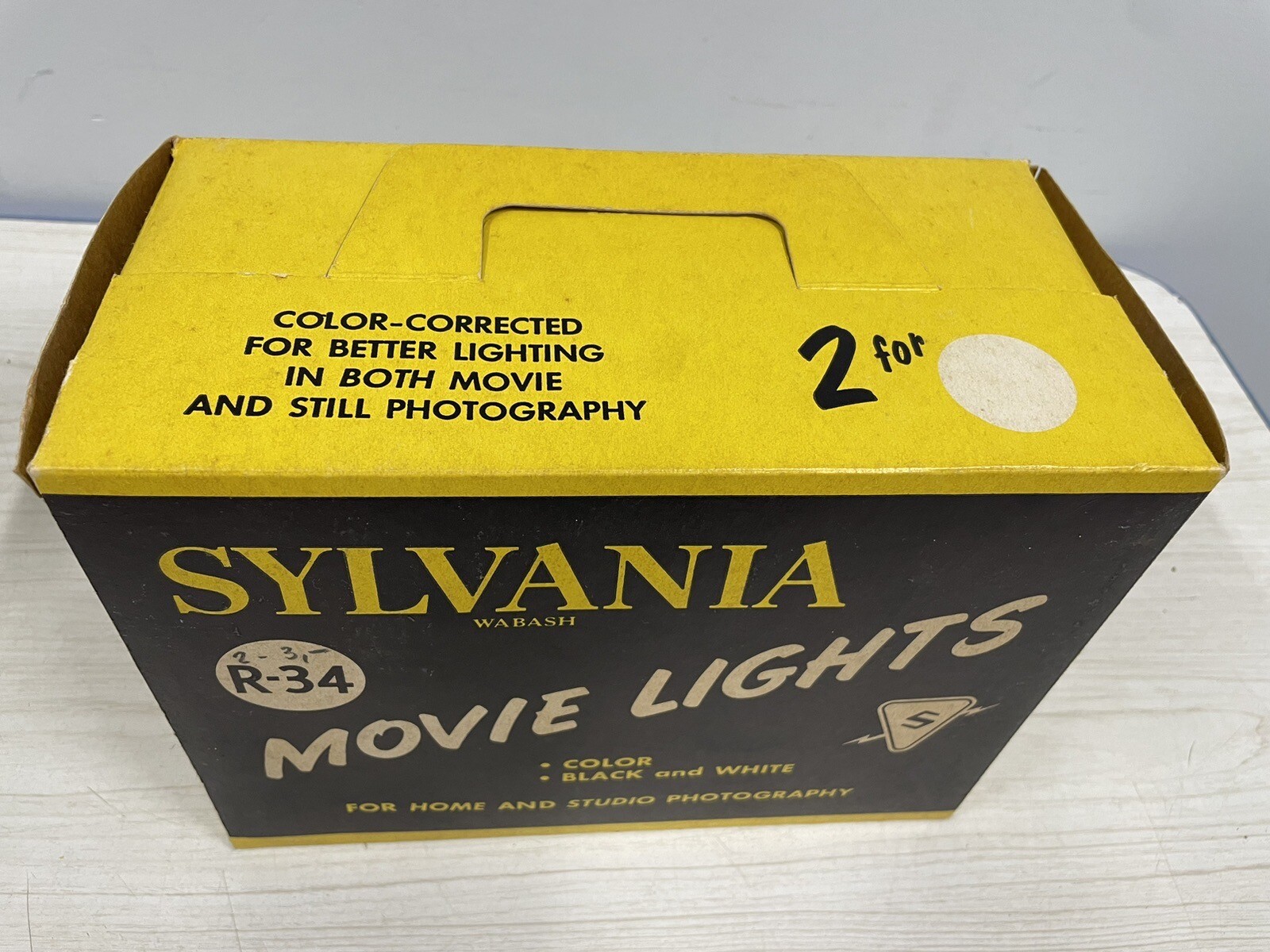 Vintage K-4 Foldmaster Deluxe Vintage Movie Camera Light Untested See Pics