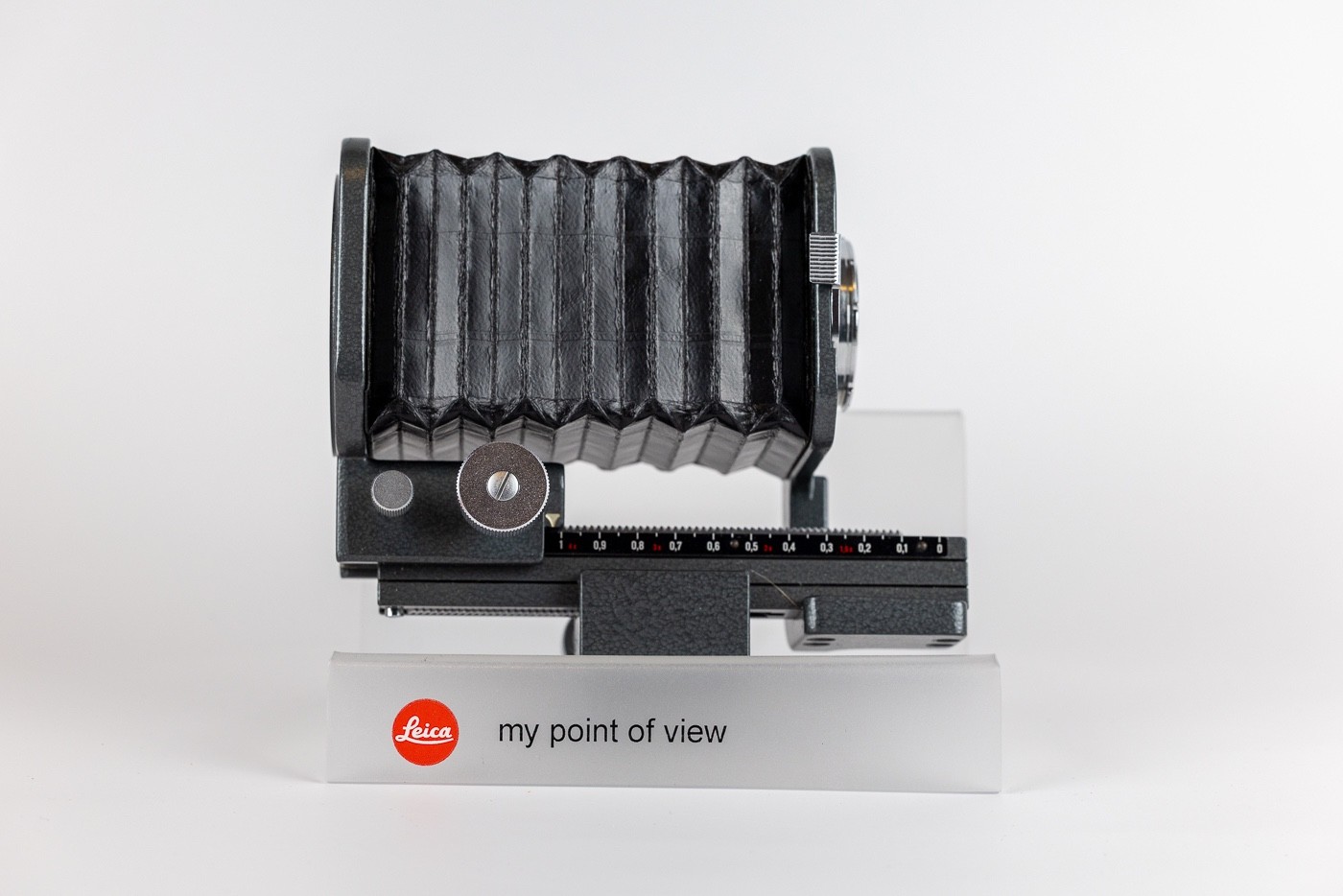 Leica 16556P Bellows w/ 16557Q Focusing Rail Macro System w/ Box M Mount