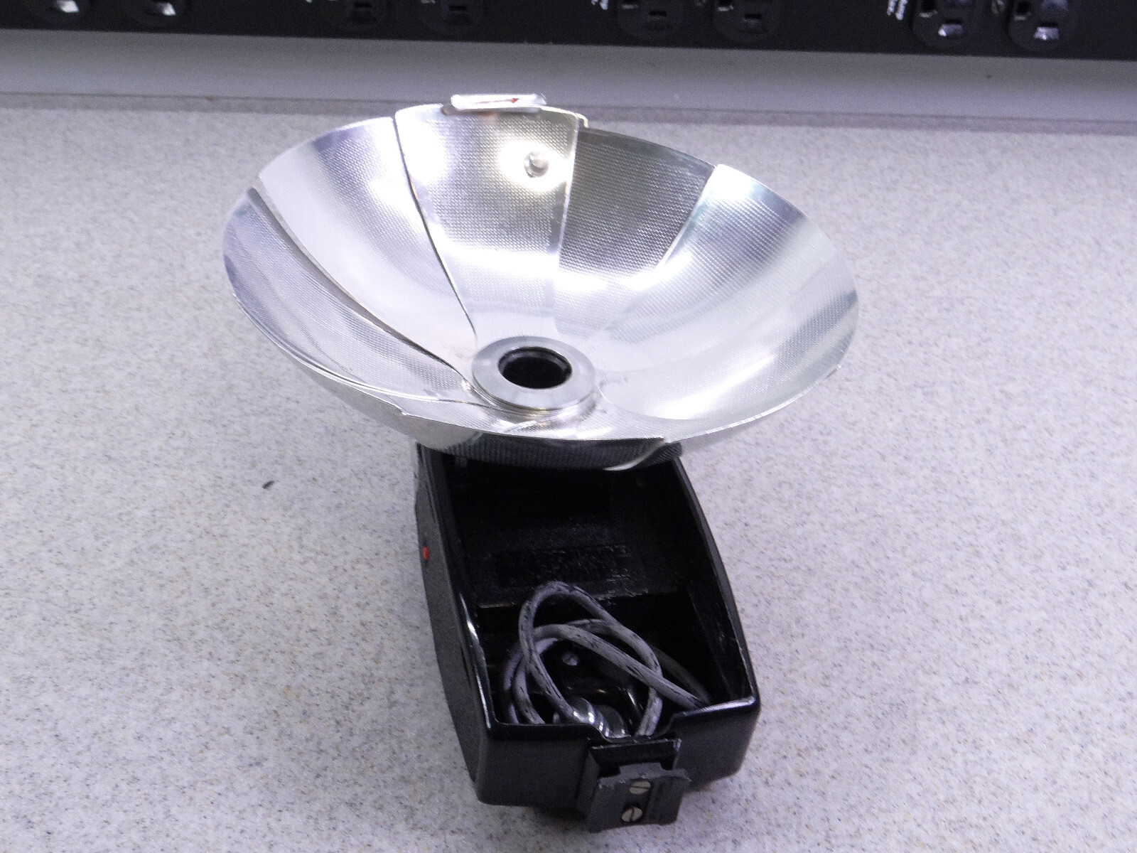 Vintage Walz Press Flash for M2/M3 Bulbs – 1950s Camera Flash Unit
