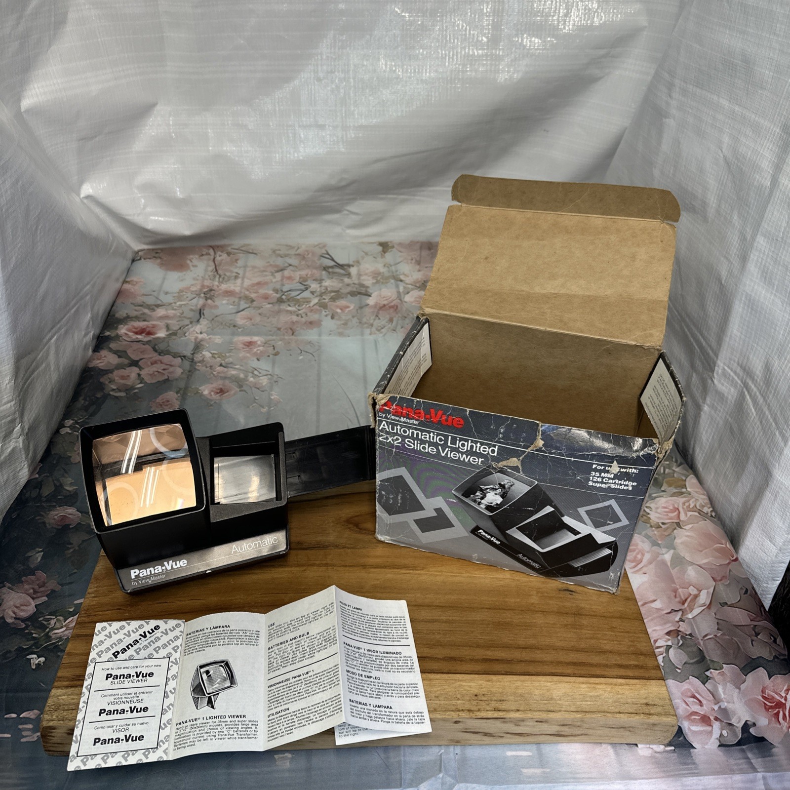 vtg Pana-Vue Automatic Lighted 2×2 Slide Viewer Original Packaging