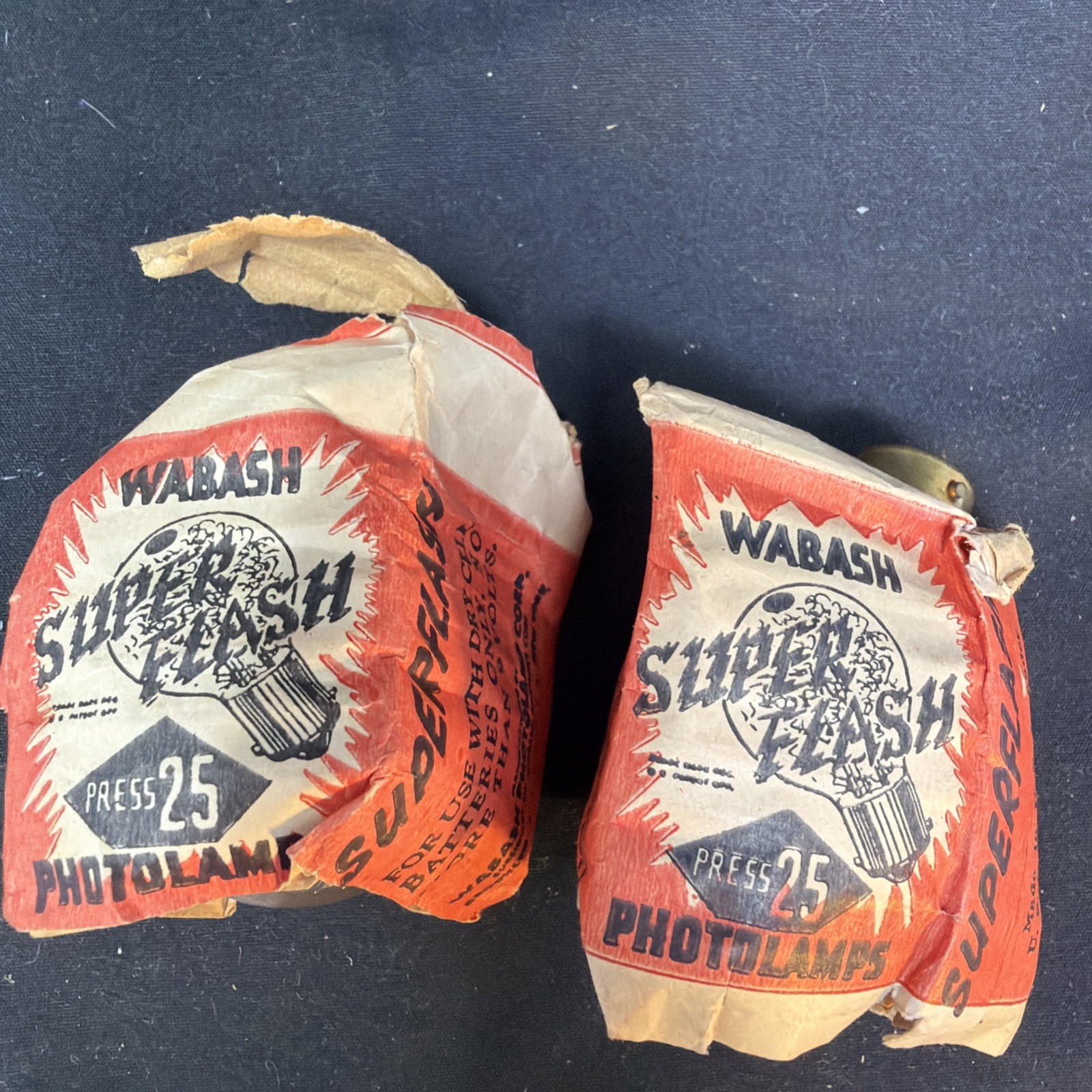 Vintage Wabash Superflash Press No 25 Flashbulbs – 2 Bulbs – New Old Stock