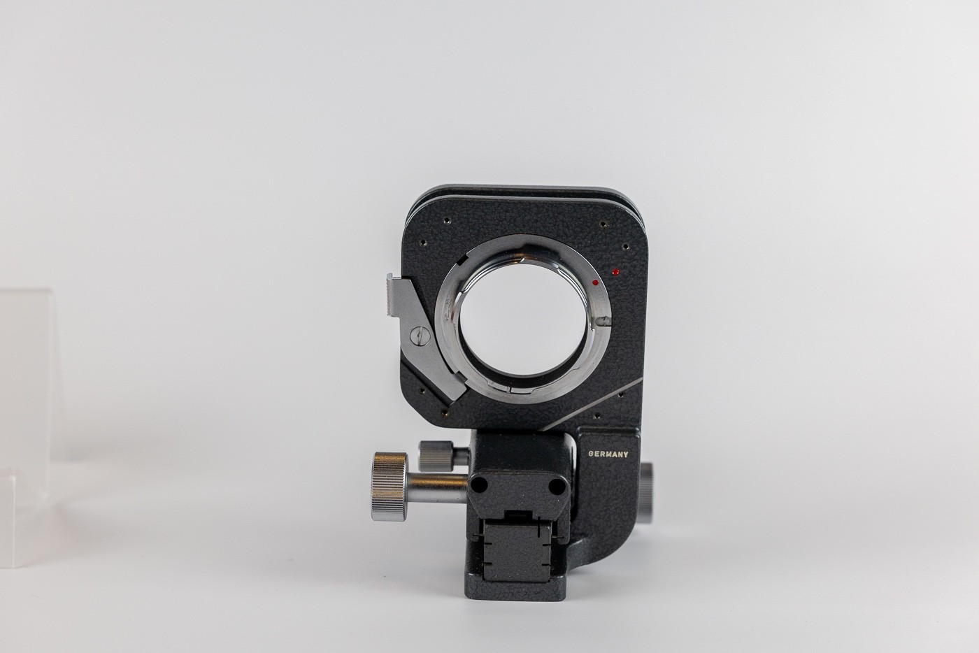 Leica 16556P Bellows w/ 16557Q Focusing Rail Macro System w/ Box M Mount