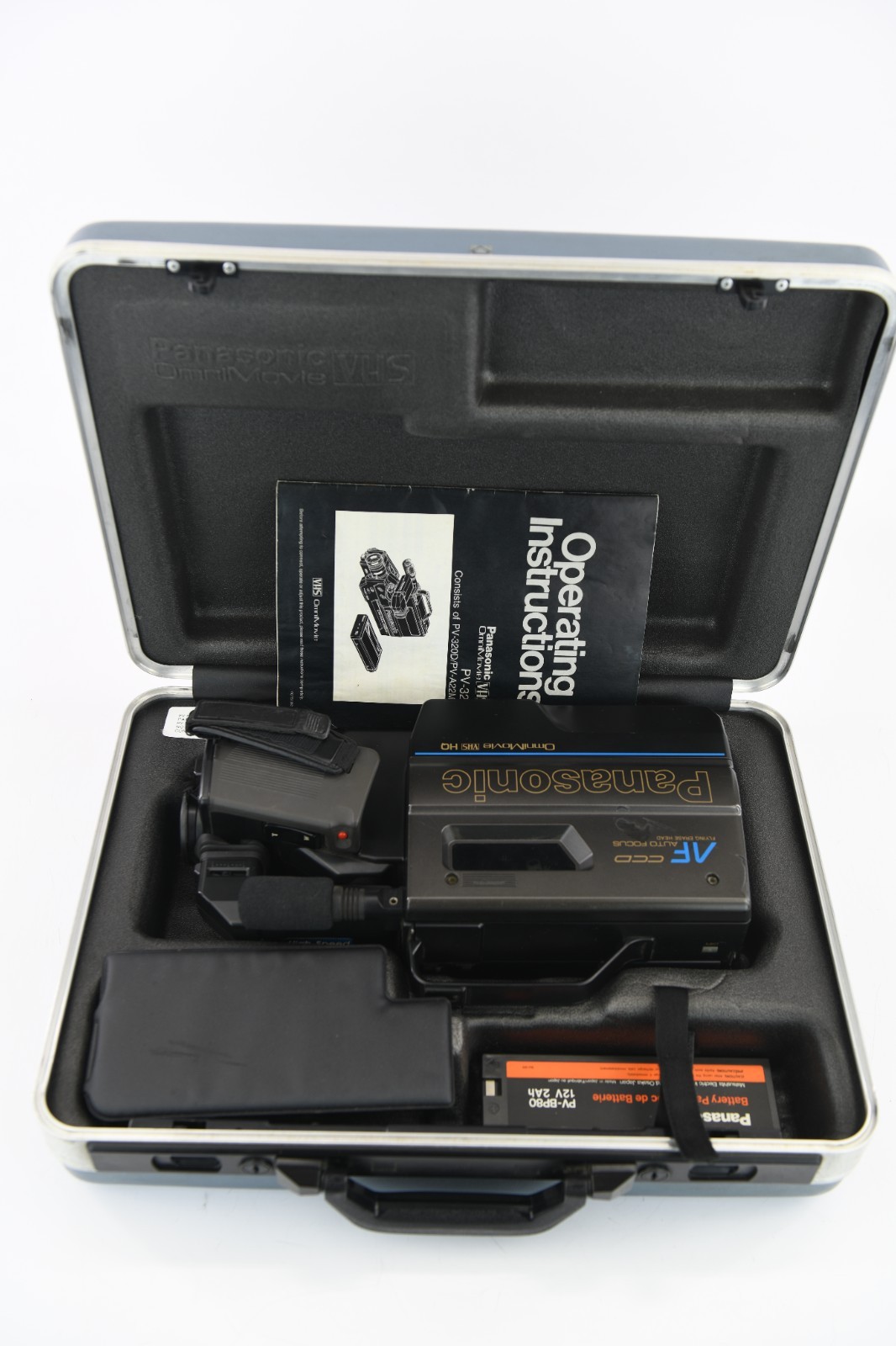 1987 Panasonic PV-360D OmniMovie VHS Handheld Camcorder W/ Manual Battery & Case