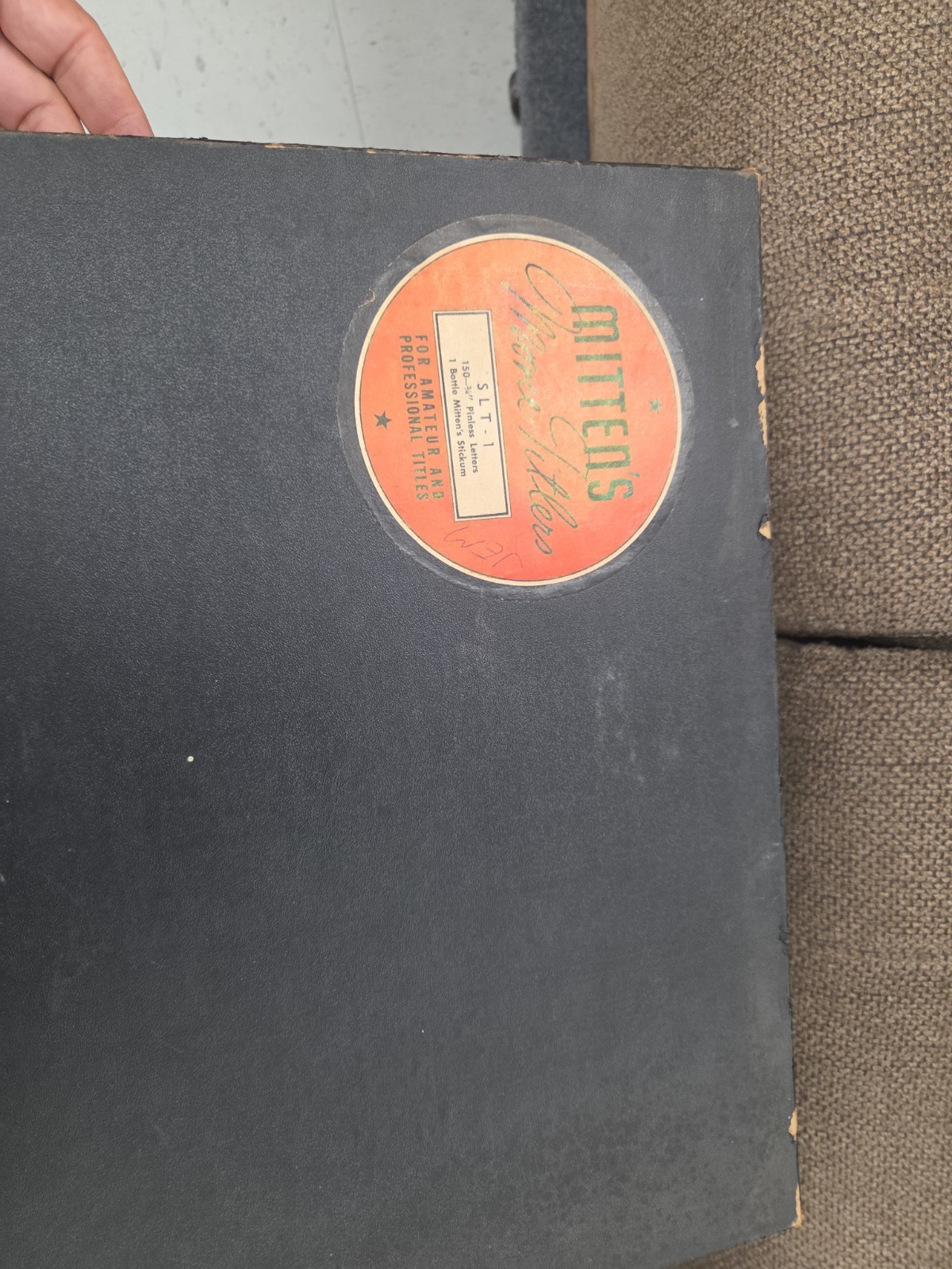 Mitten’s Movie Titlers SLT-1 Pinless Letters Professional Titles Stikum