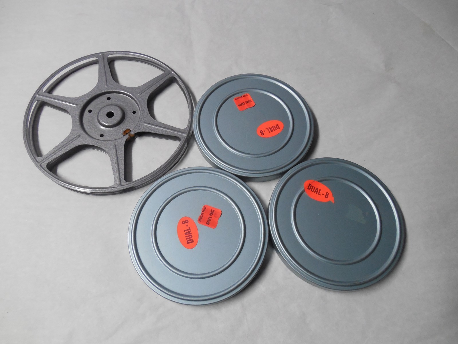 Vintage Lot of 4 Empty 5″ (3) & 7″ (1) 8mm Film Movie Projector Reels with Cans