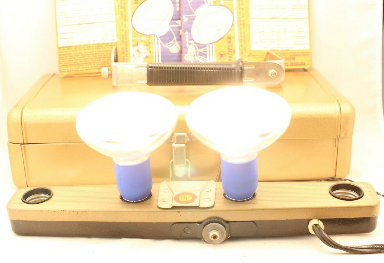 Vintage Movie Lite Acme Model 42 Lights Metal Case & 2 Light Bulbs Works!