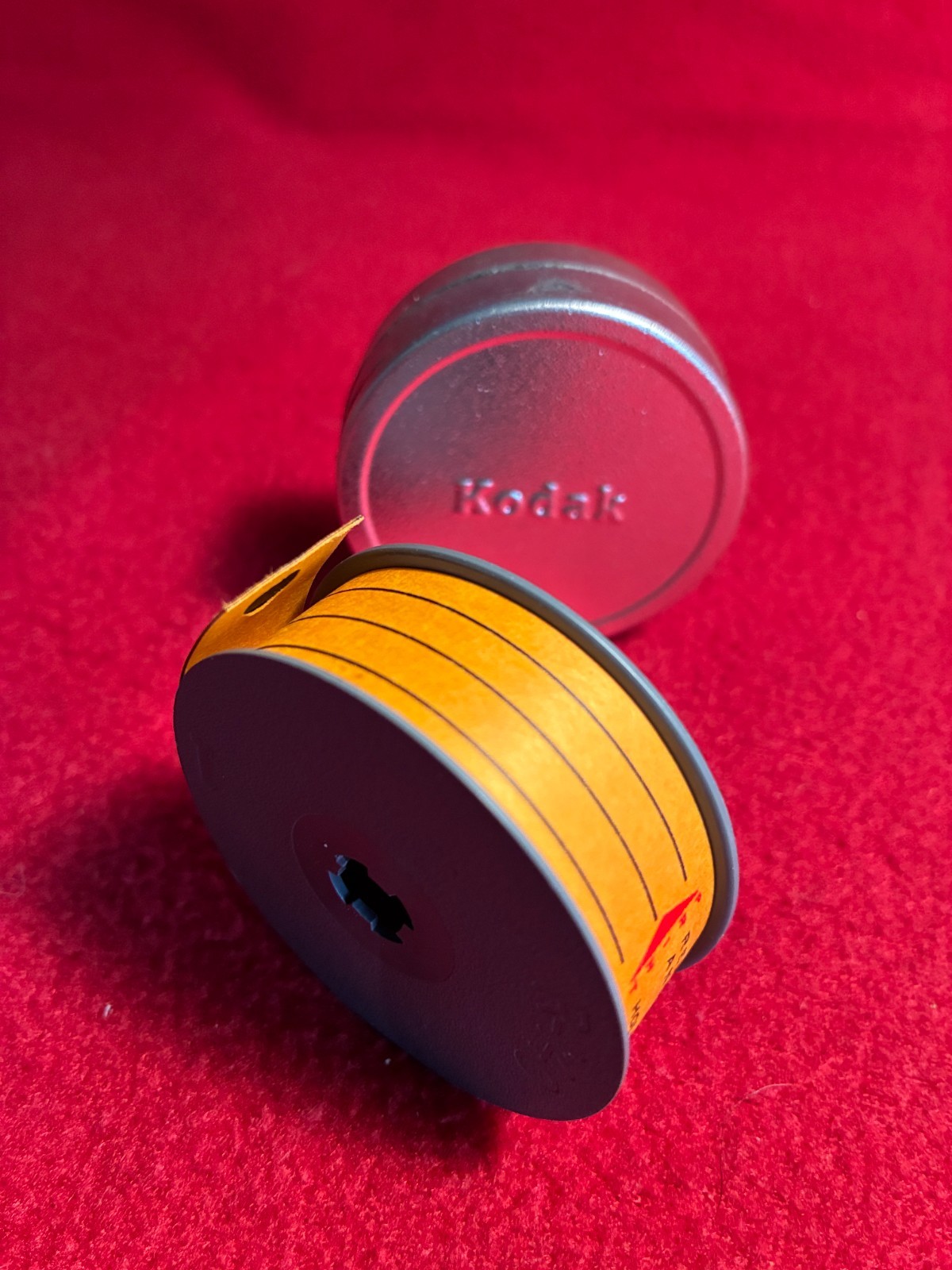 VINTAGE! 1950s Kodak metal canister tin with new reel roll of 8mm film (R-140)