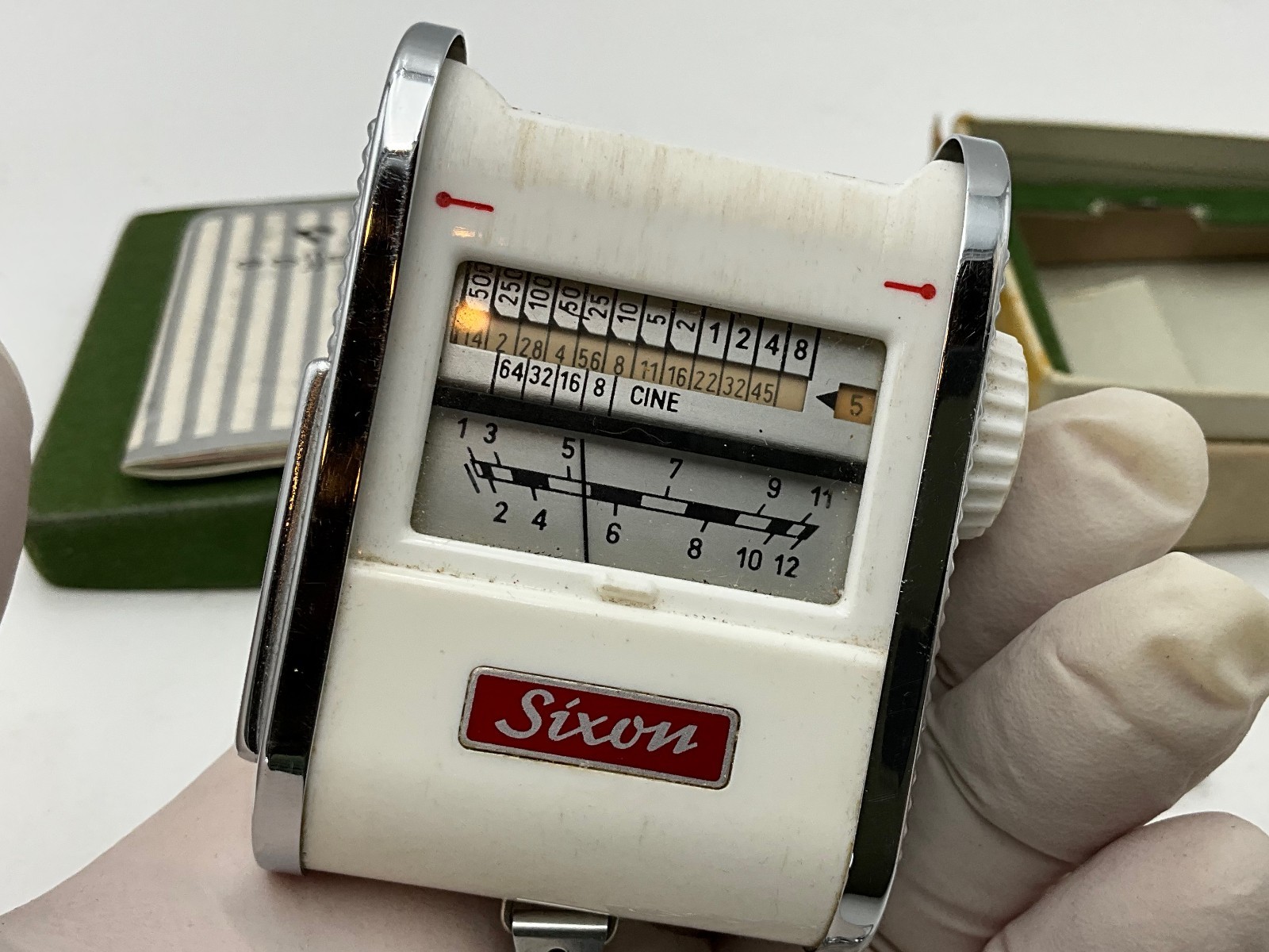 Gossen Sixon “Color Finder” selenium light meter – boxed with manual & chain