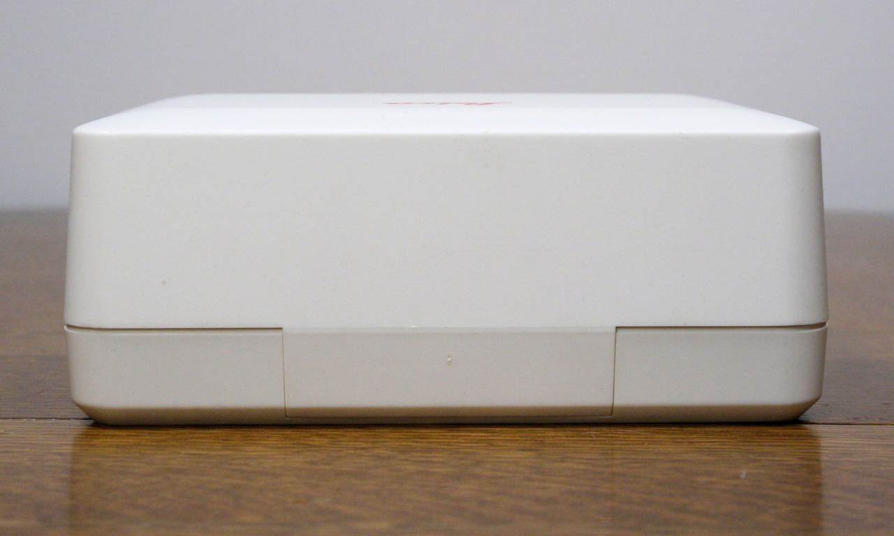 Genuine LEICA R Series White Presentation Case. Plastic Clamshell