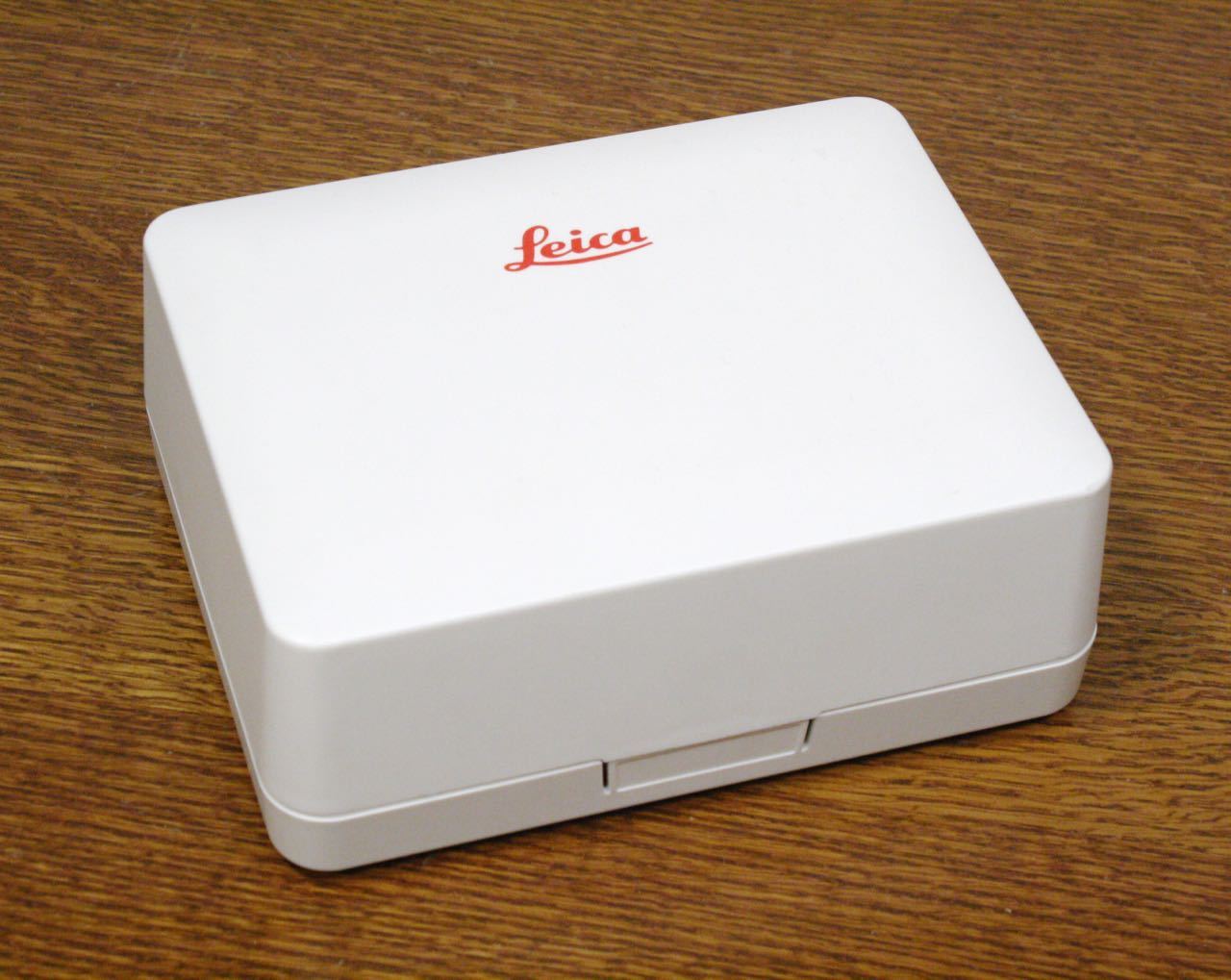 Genuine LEICA R Series White Presentation Case. Plastic Clamshell