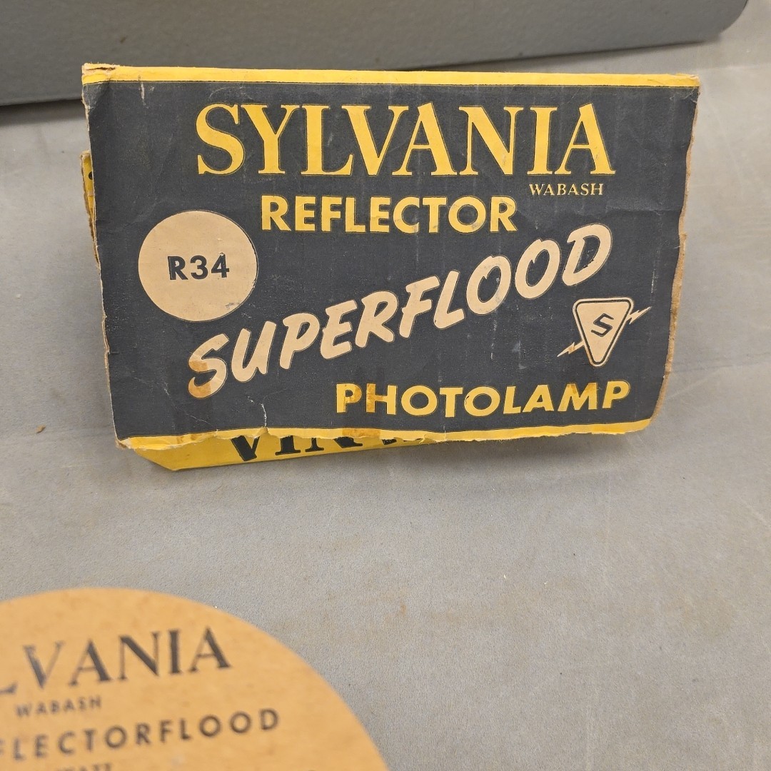 Vintage 1950s Sylvania R34 115-120V 375 Watt Movie Light and Box New Old Stock