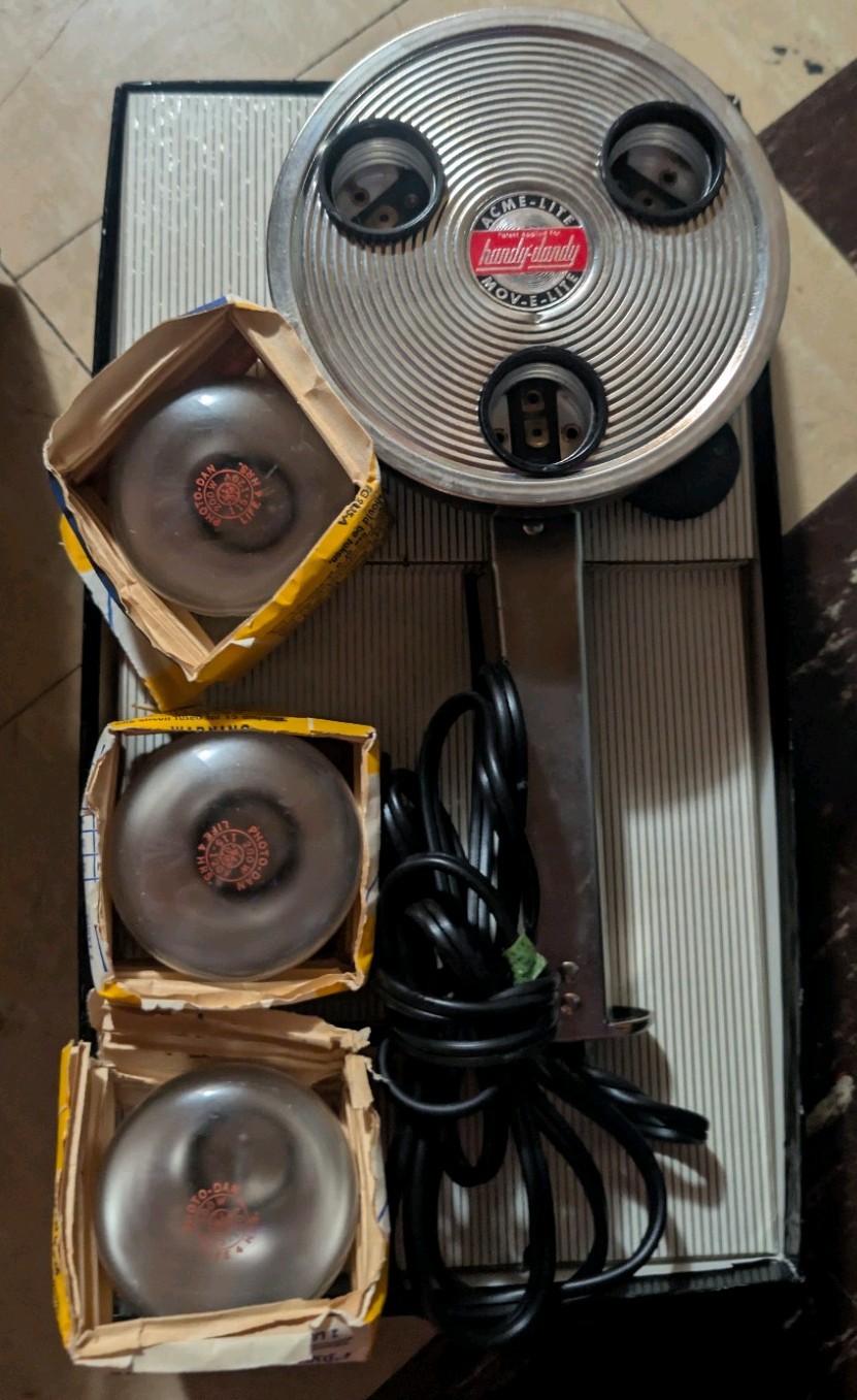 Vintage Acme-Lite Handy-Dandy 3HD Movie Camera Light USA. In original box.