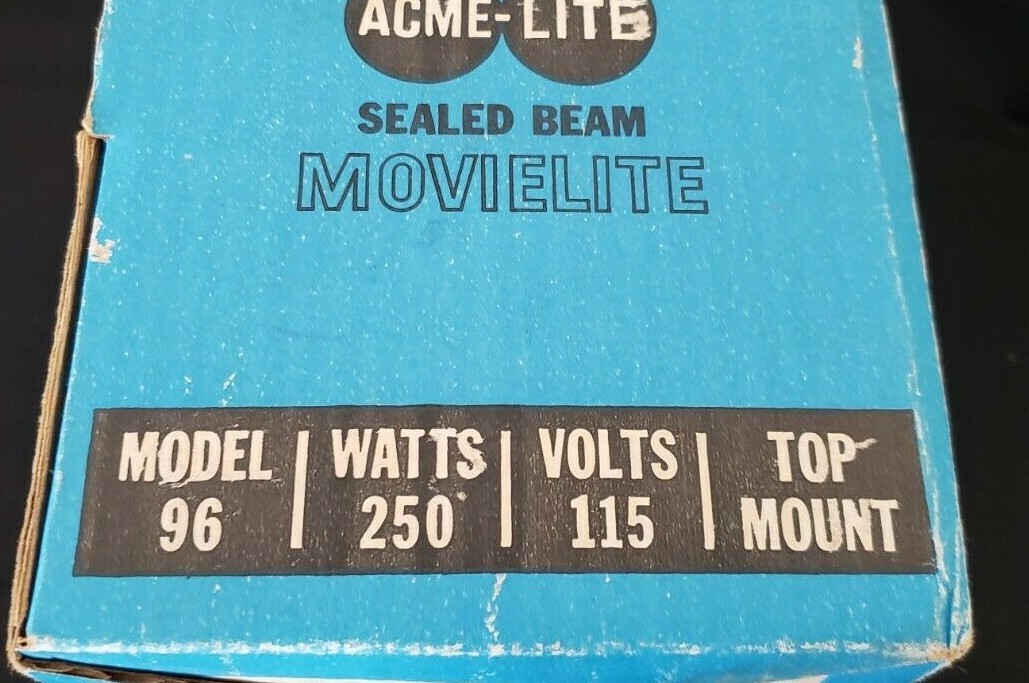 Vintage Acme Lite Sealed Beam Movielite Model Fits Super 8 Cameras 250 Watts B7