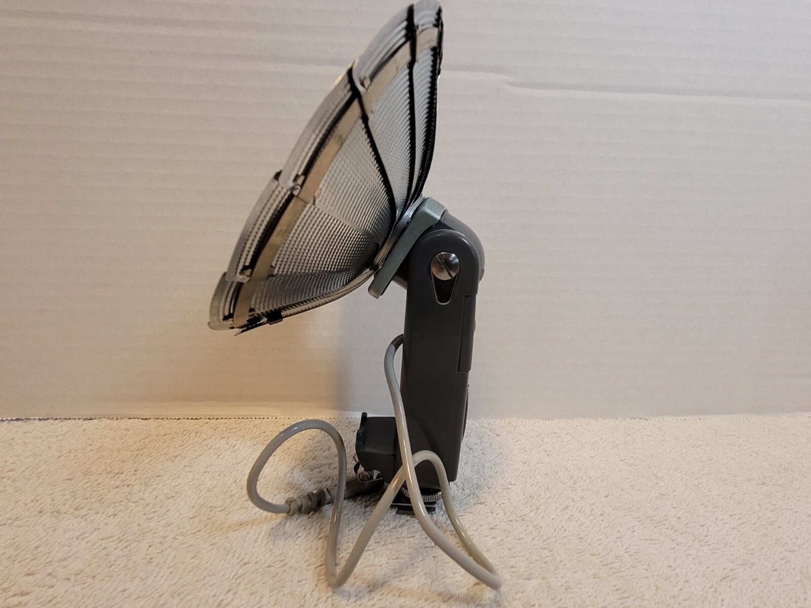 VTG Honeywell Tilt-A-Mite Camera Collapsible Fan Style Flash Unit Japan UNTESTED